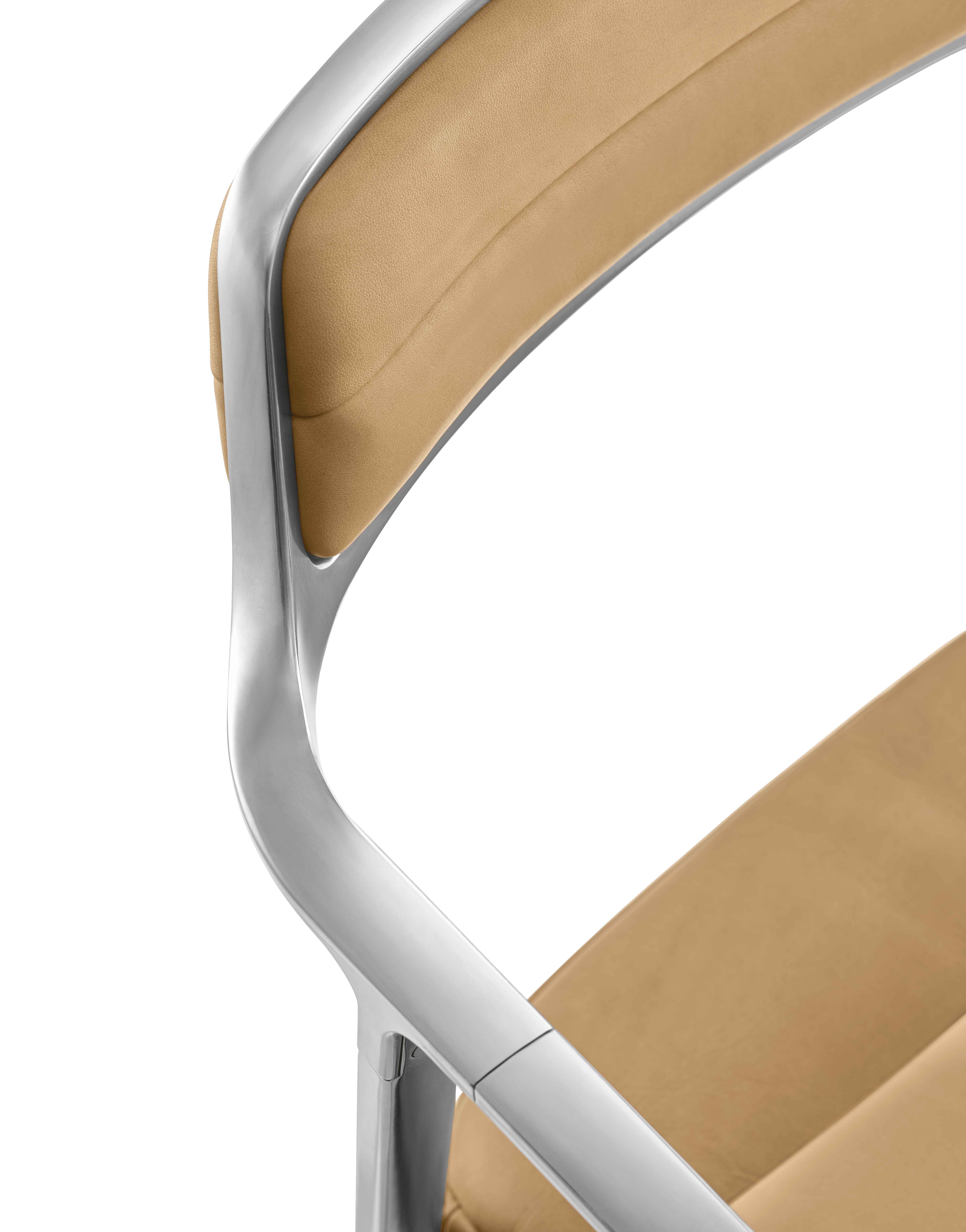 A detailed look at the Vipp452 Swivel Chair.