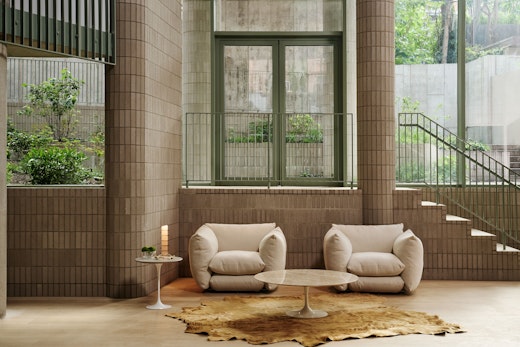 Perron Pillo Lounge Chair Saarinen Coffee Side Table