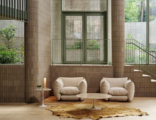 Perron Pillo Lounge Chairs with Saarinen Coffee and Side Table Perron Pillo Lounge Chair Saarinen Coffee Side Table