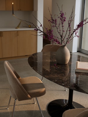 Saarinen Round Dining Table Executive Chair