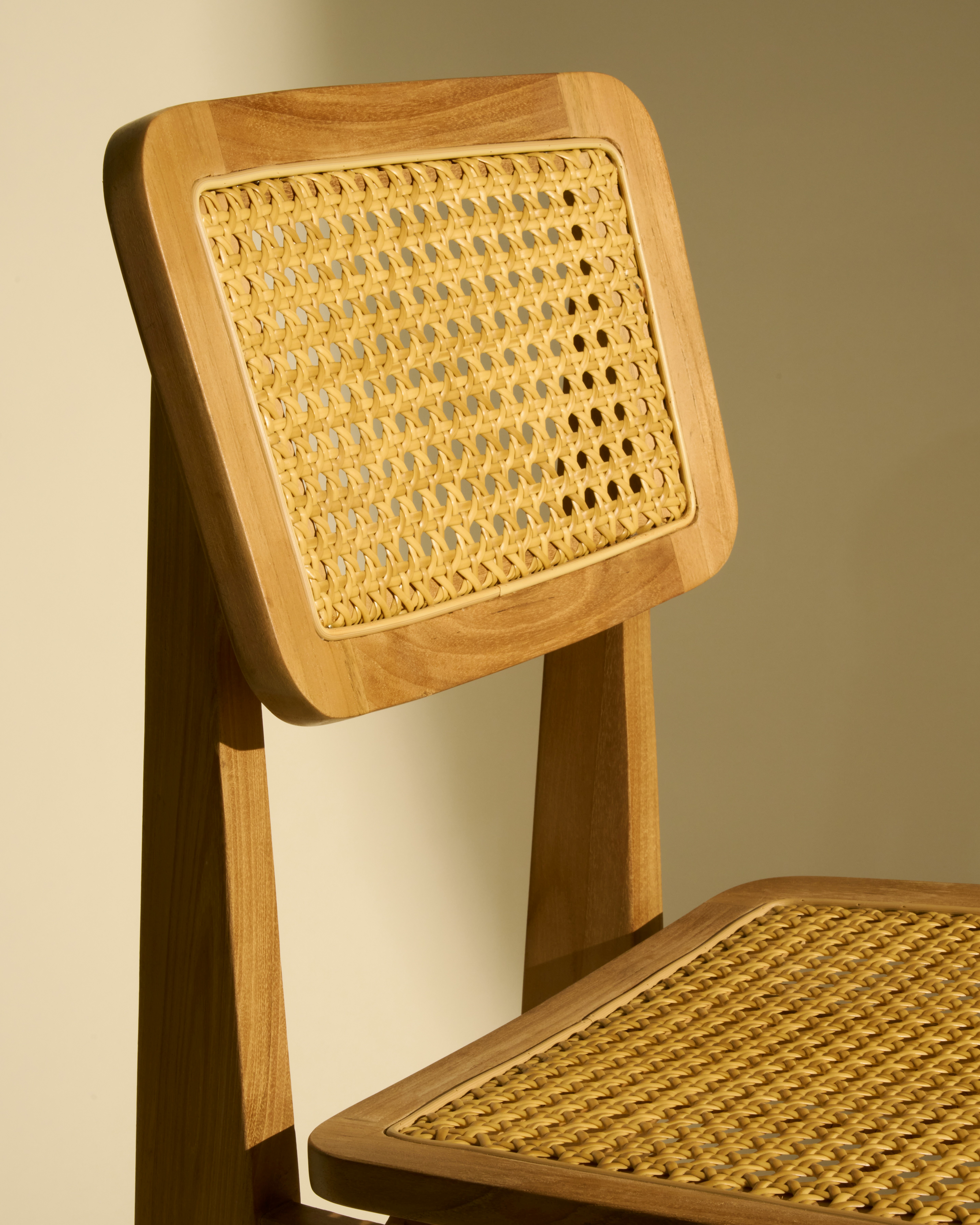 A detailed look at a C-Chair Outdoor in d.