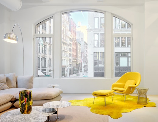 Knoll NYC Showroom with Womb Chair and Platner Side Table Knoll NYC Showroom Womb Chair Platner Side Table Pillo Sofa Grasshopper Coffee Table