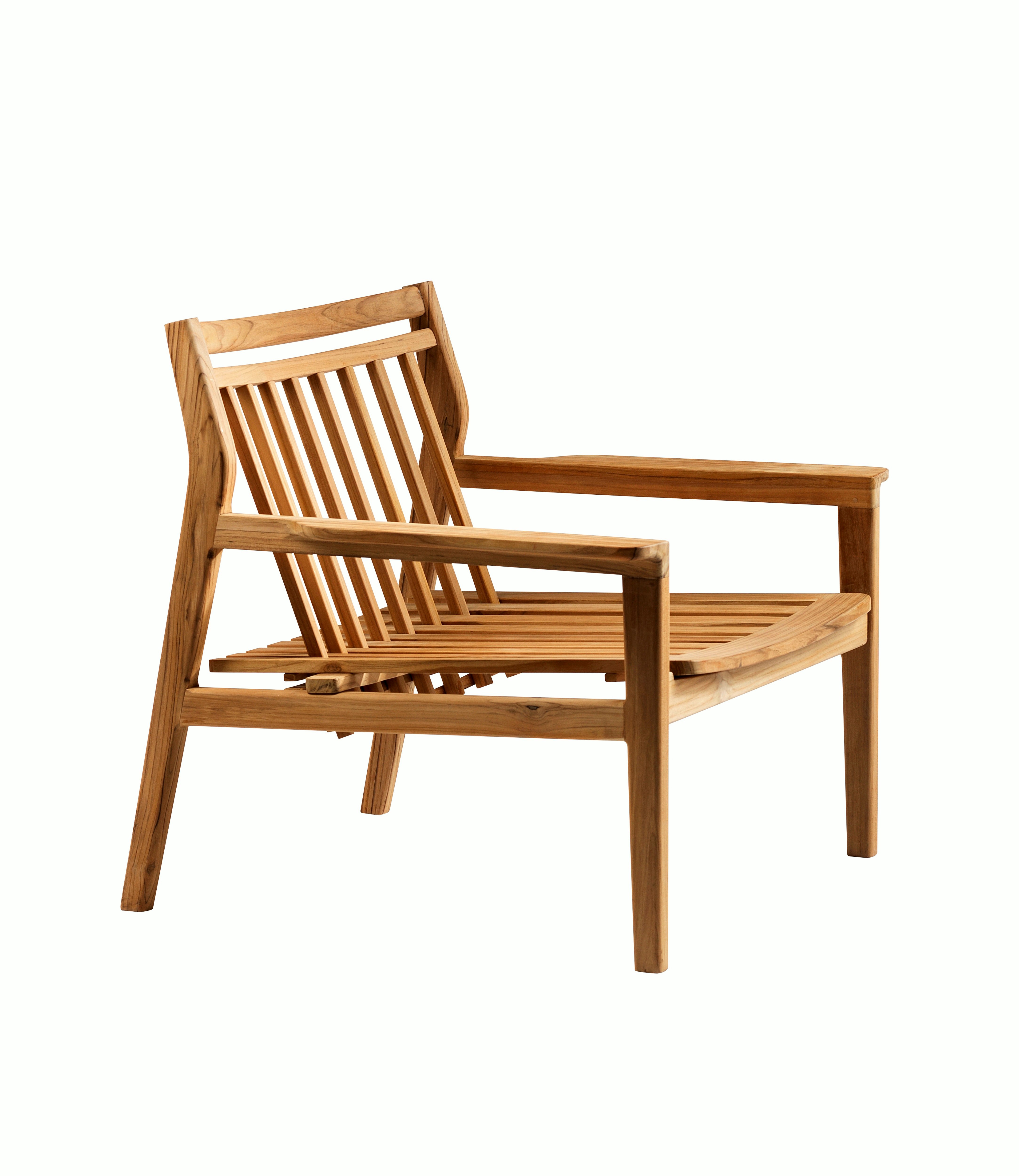 Sammen Outdoor Lounge Chair in Natural Teak viewed at an angle