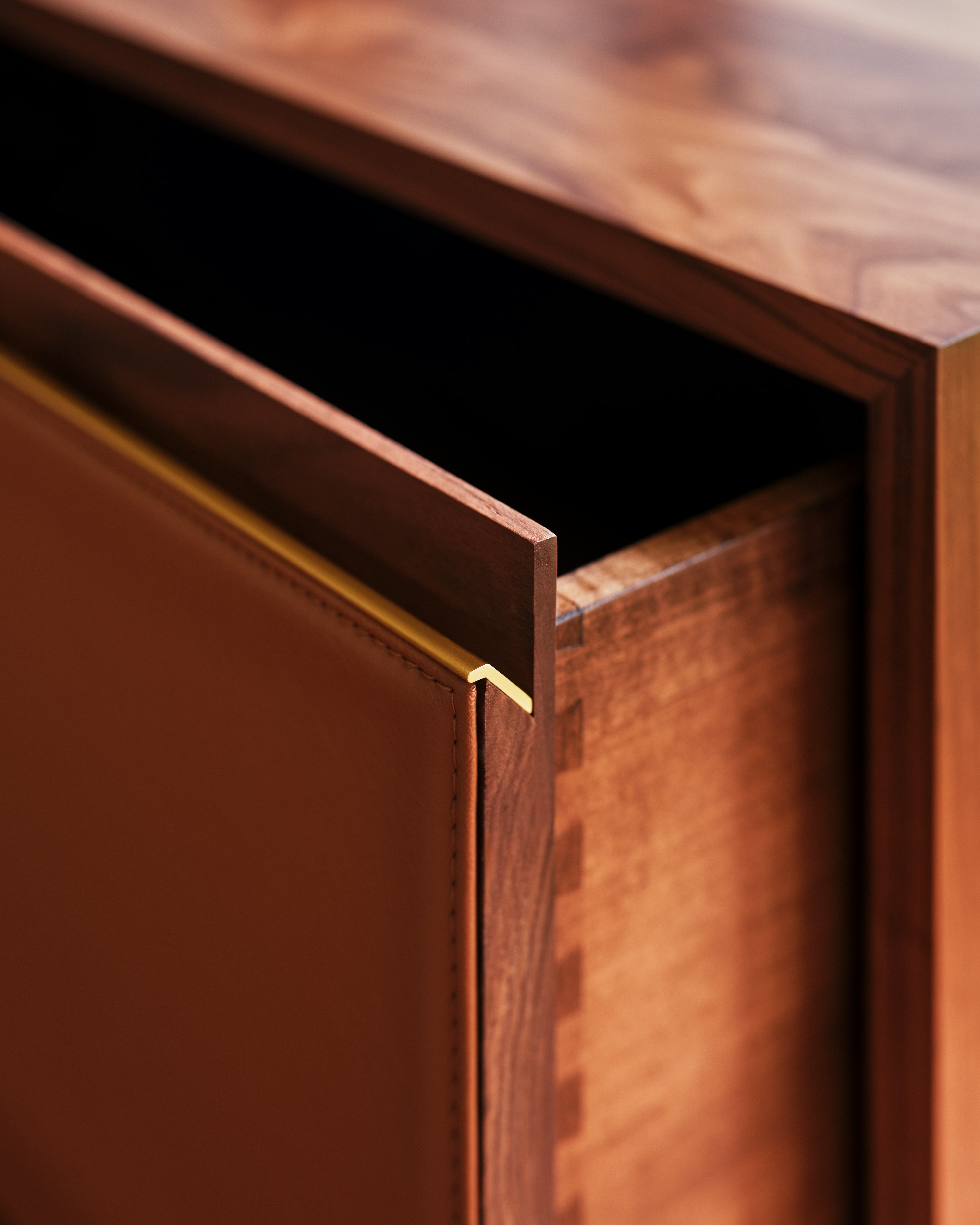 Hule Dresser