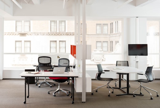 Knoll Antenna Workspaces and Interpole for Open Plan Offices