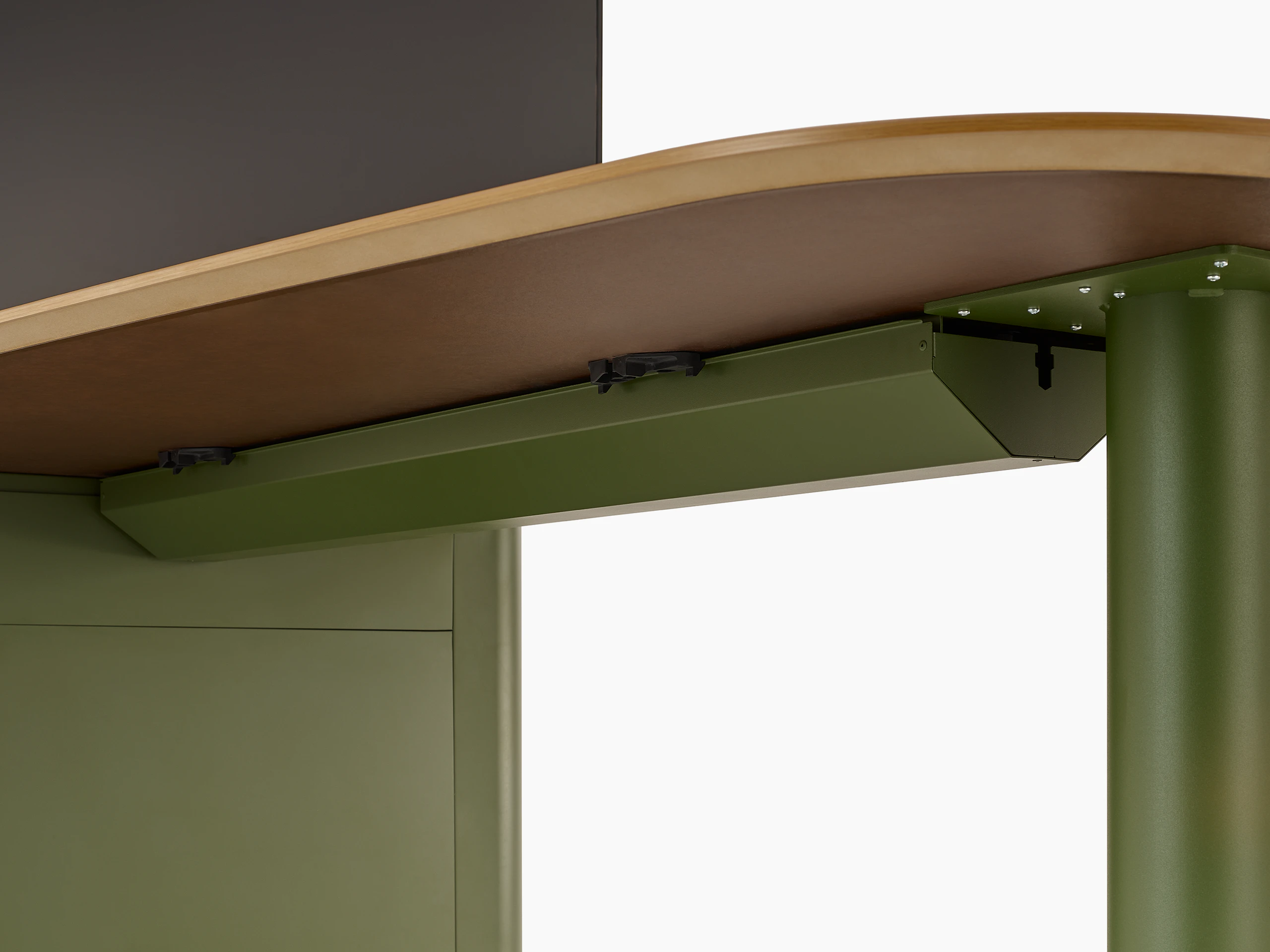 Headway Huddle Table, Ello Micro Vine with closed wire management trough.