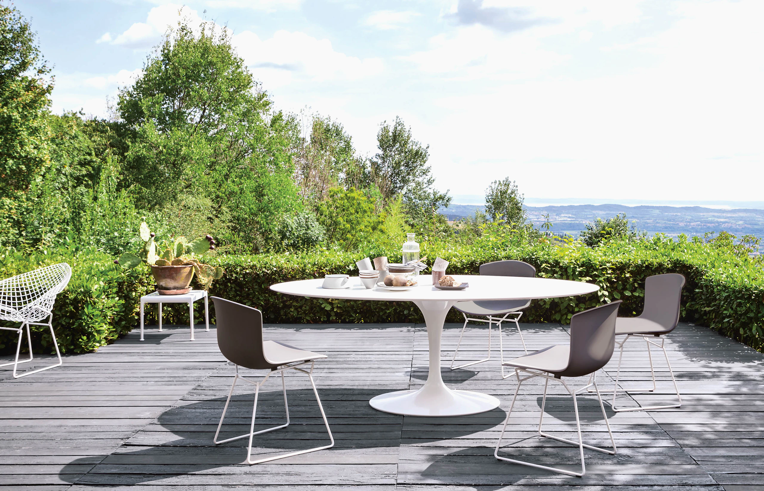 Saarinen Outdoor Dining Table 1966 End Table Bertoia Molded Shell Side Chair Bertoia Diamond Chair Outdoor