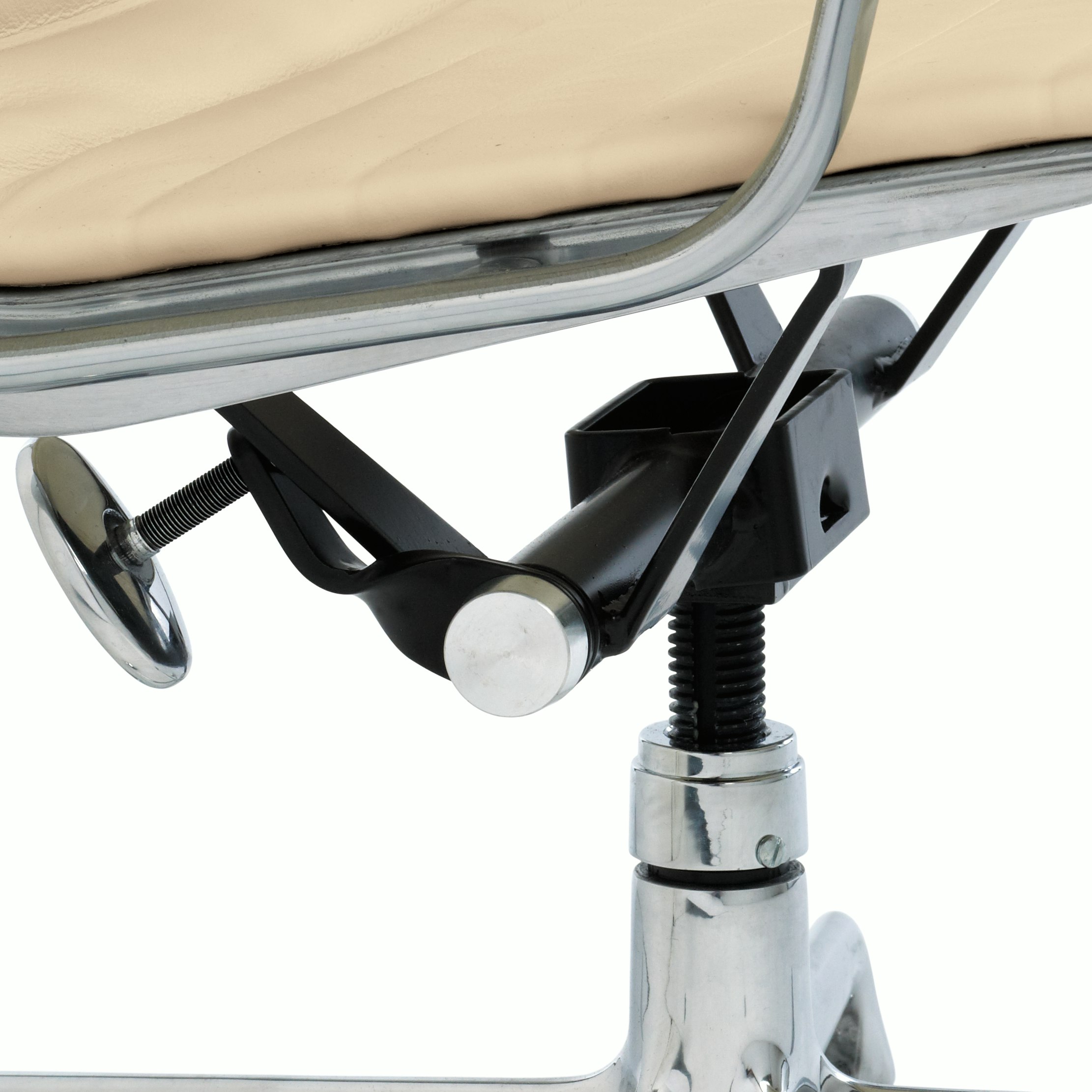 Eames Aluminum Group Management Chair