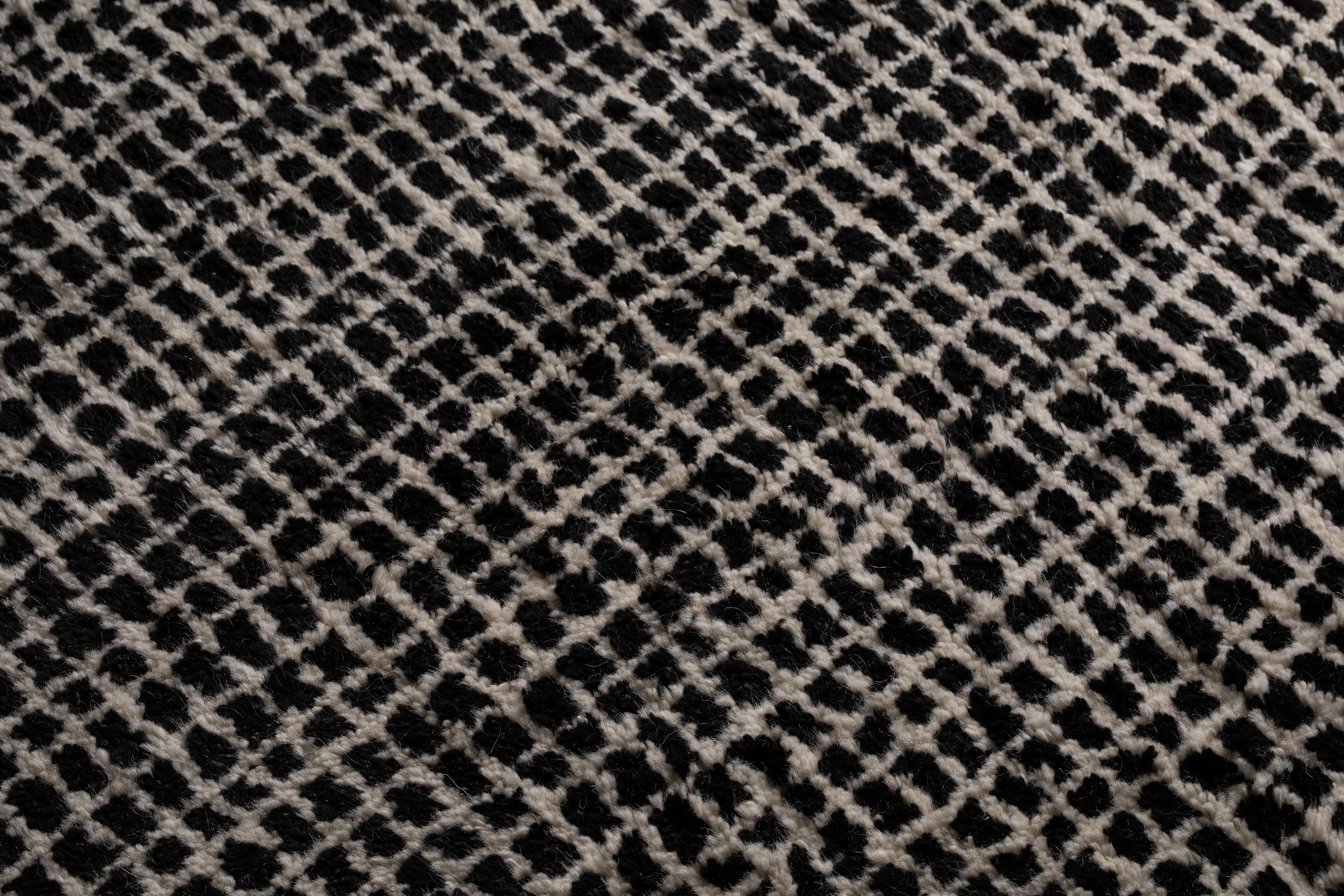 Grid Handknotted Wool Rug - White_Black, 5.7 x 7.9