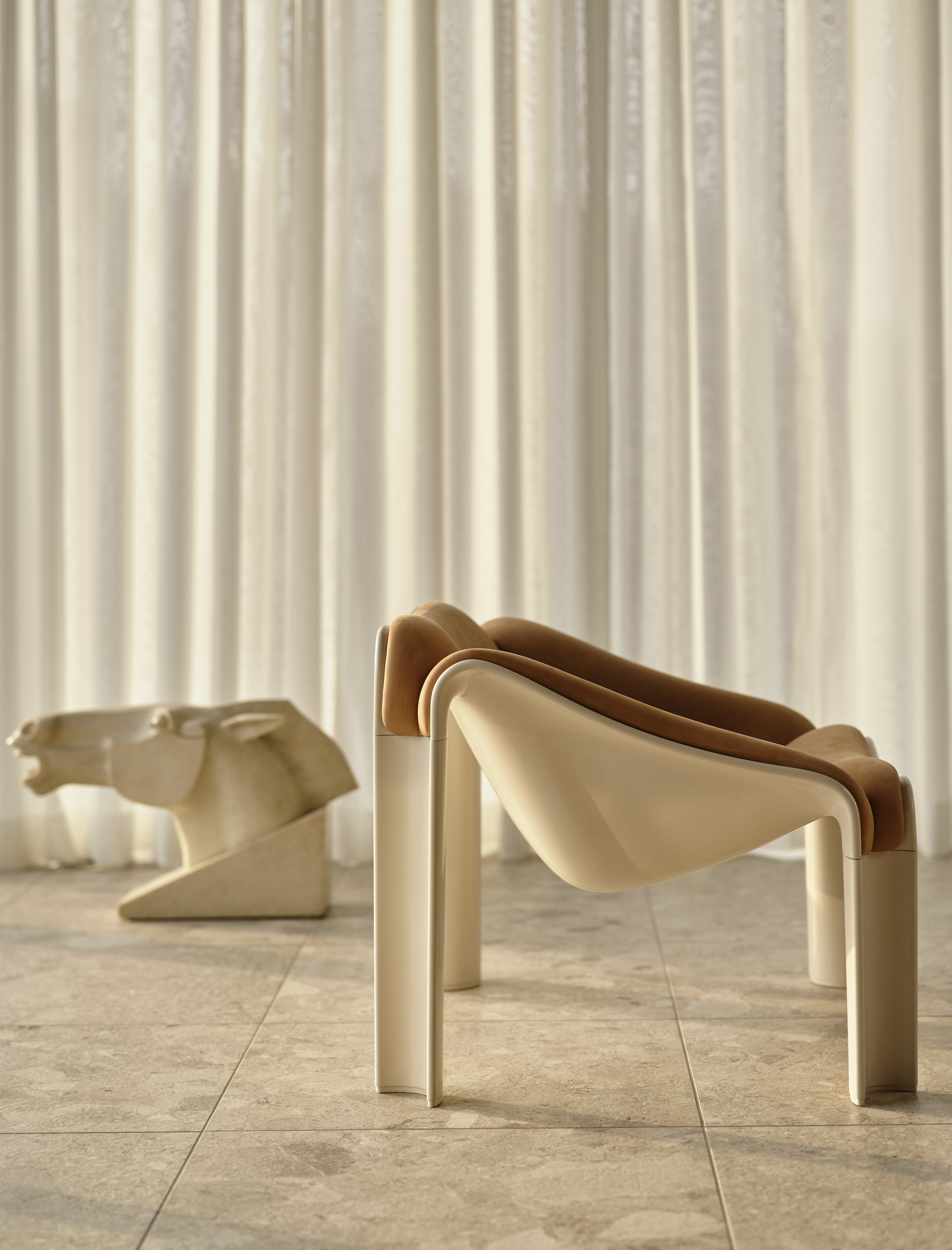 F300 Lounge Chair in Alberobello and Alabaster
