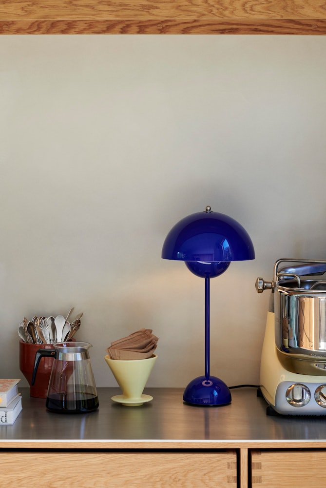 VP3 Flowerpot Table Lamp
