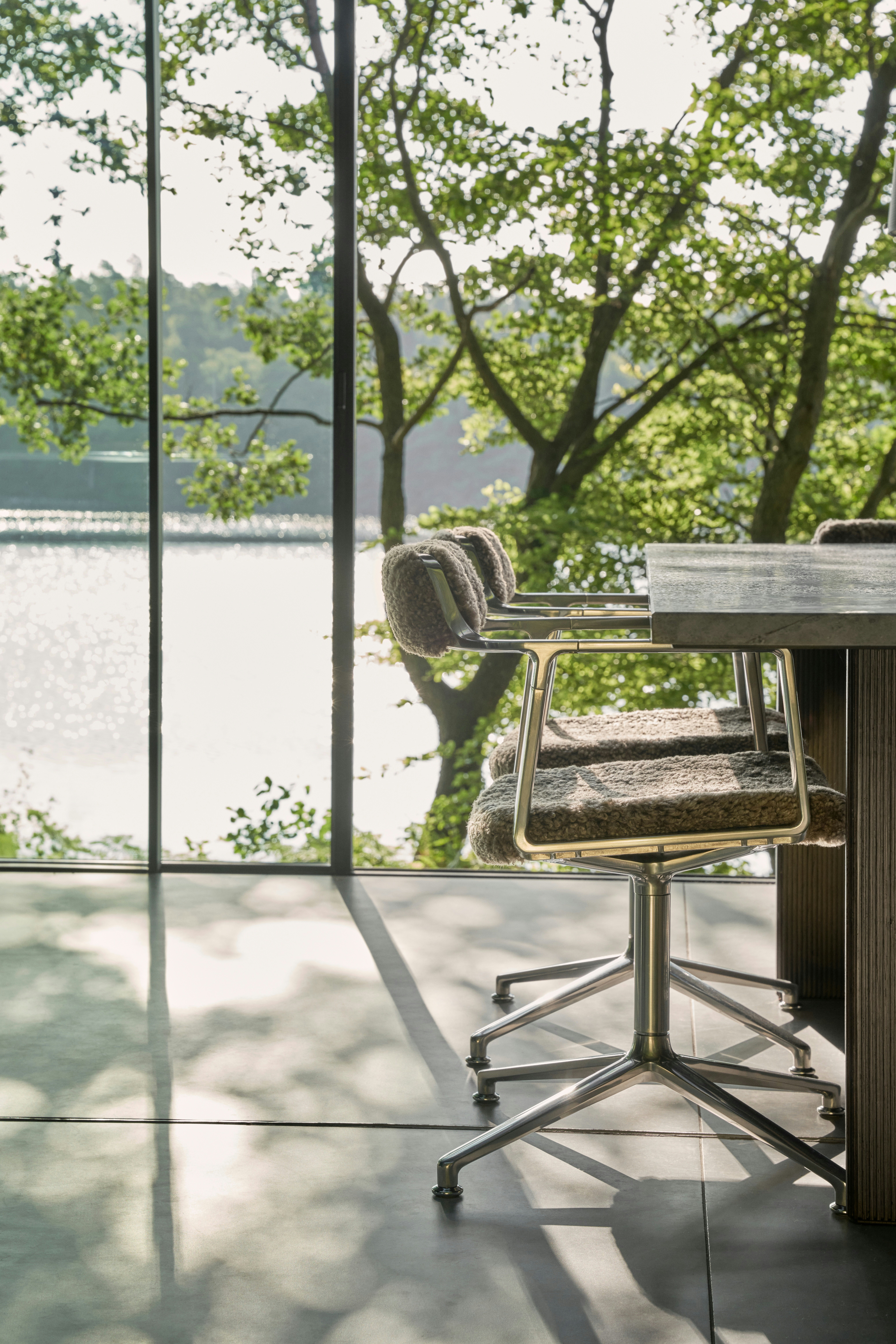 Vipp452 Swivel Chair