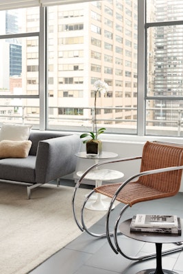 avio sofa mr chair saarinen side table living room