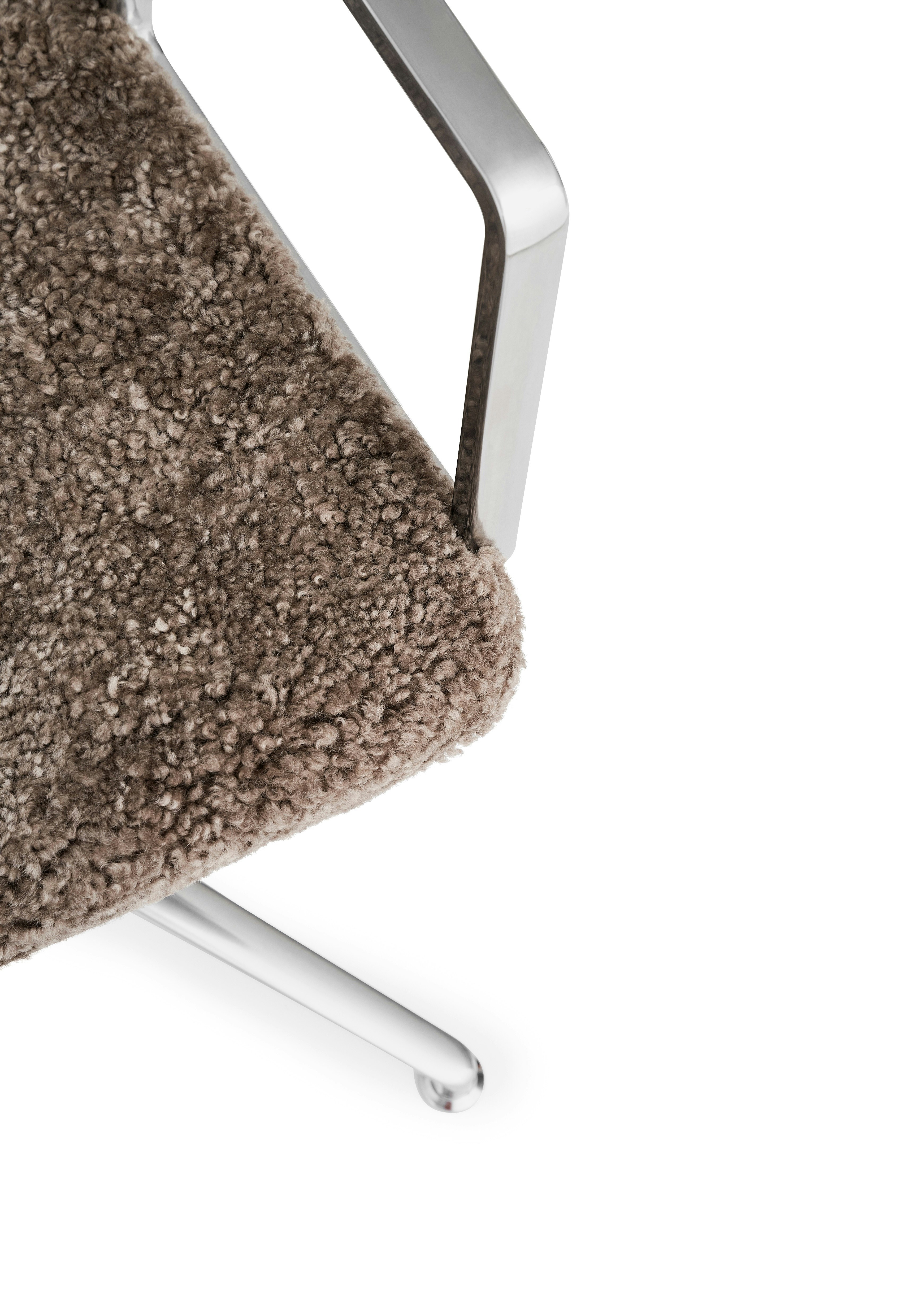 A detailed look at the Vipp452 Swivel Chair.