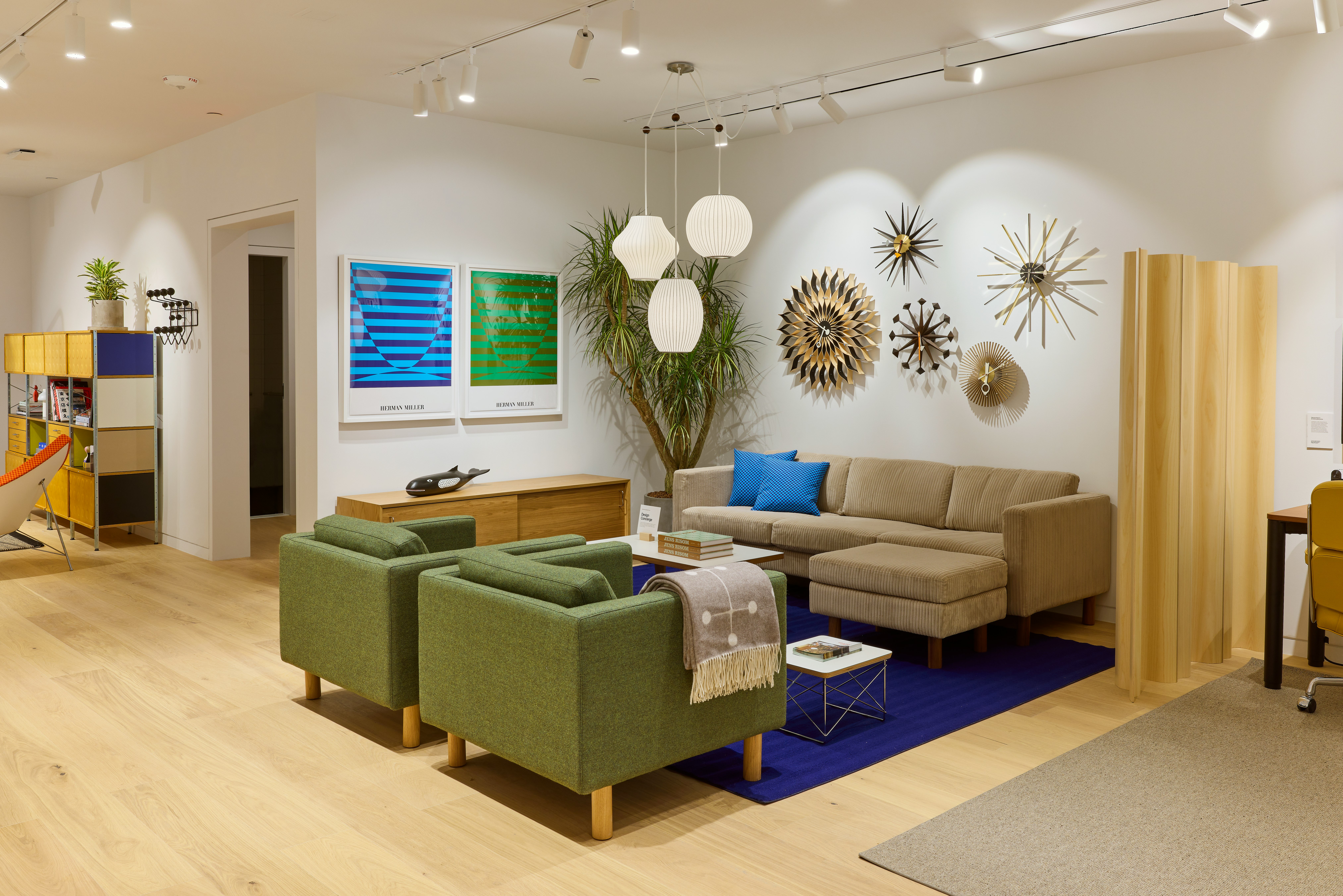 A neutral-tone office display with an Edel Desk and a white Eames Aluminum Group Chair.