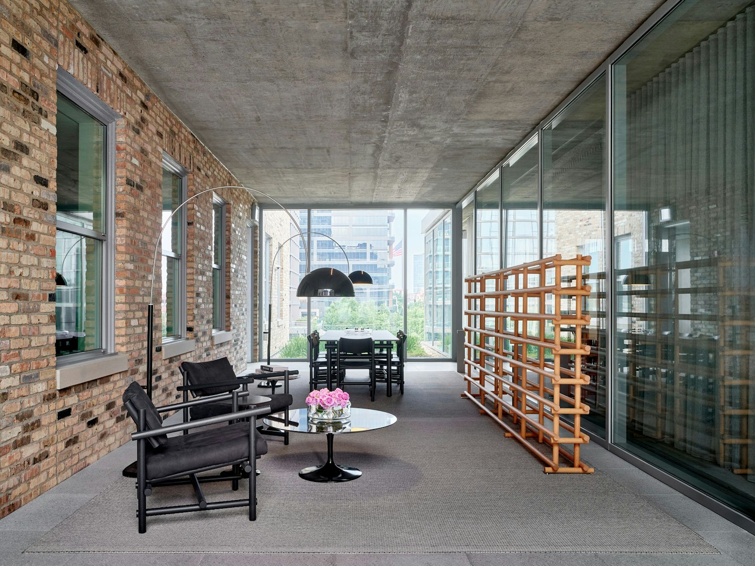 Muecke Lounge Chair Table Saarinen Coffee