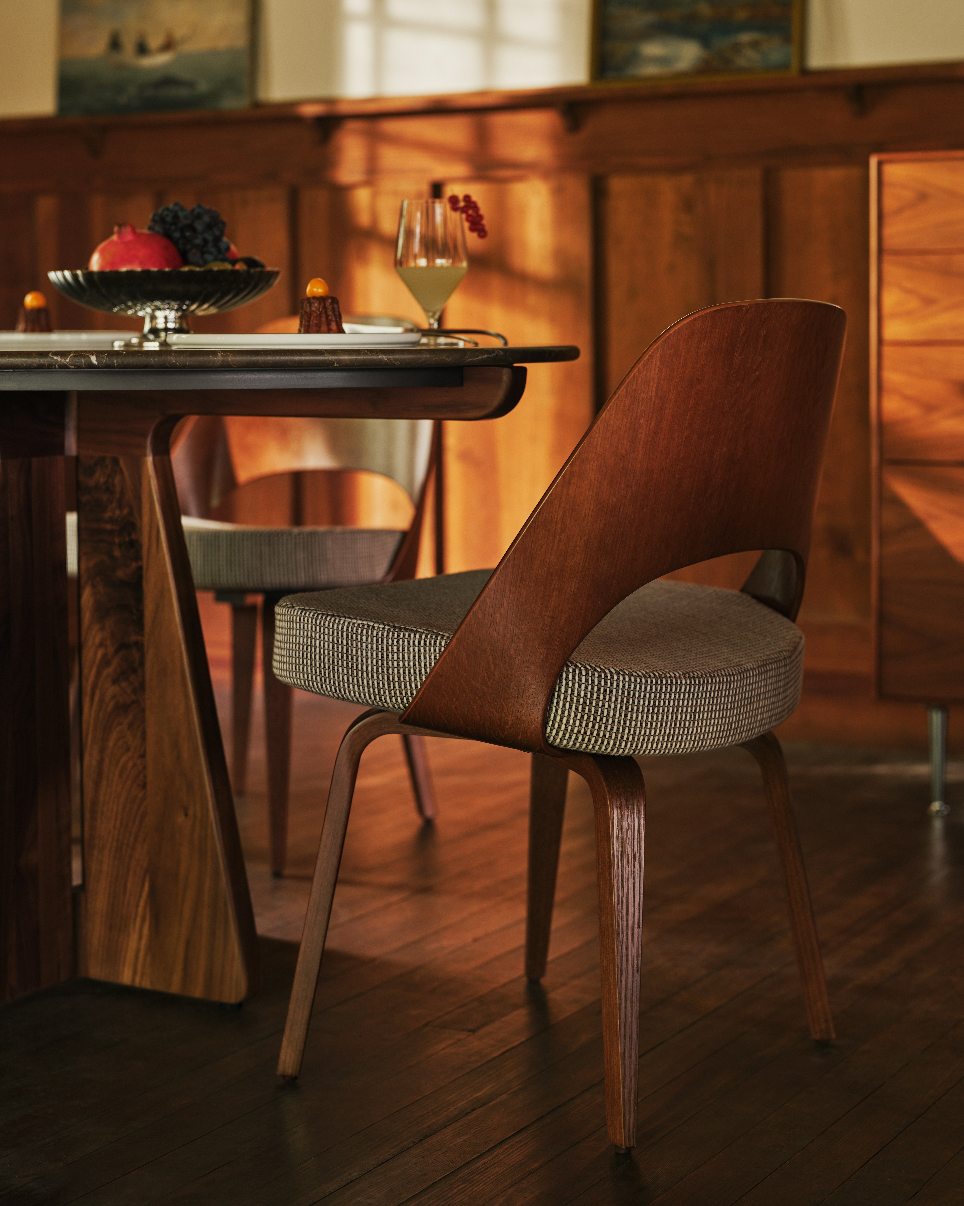 Saarinen Executive Veneer Back Side Chair