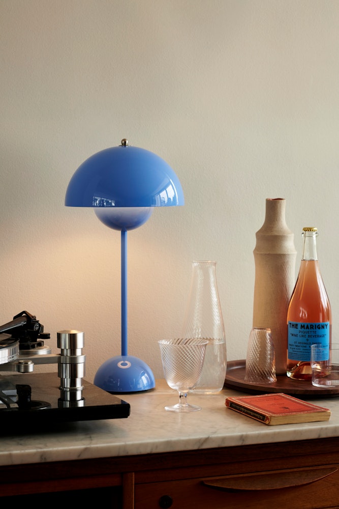 VP3 Flowerpot Table Lamp