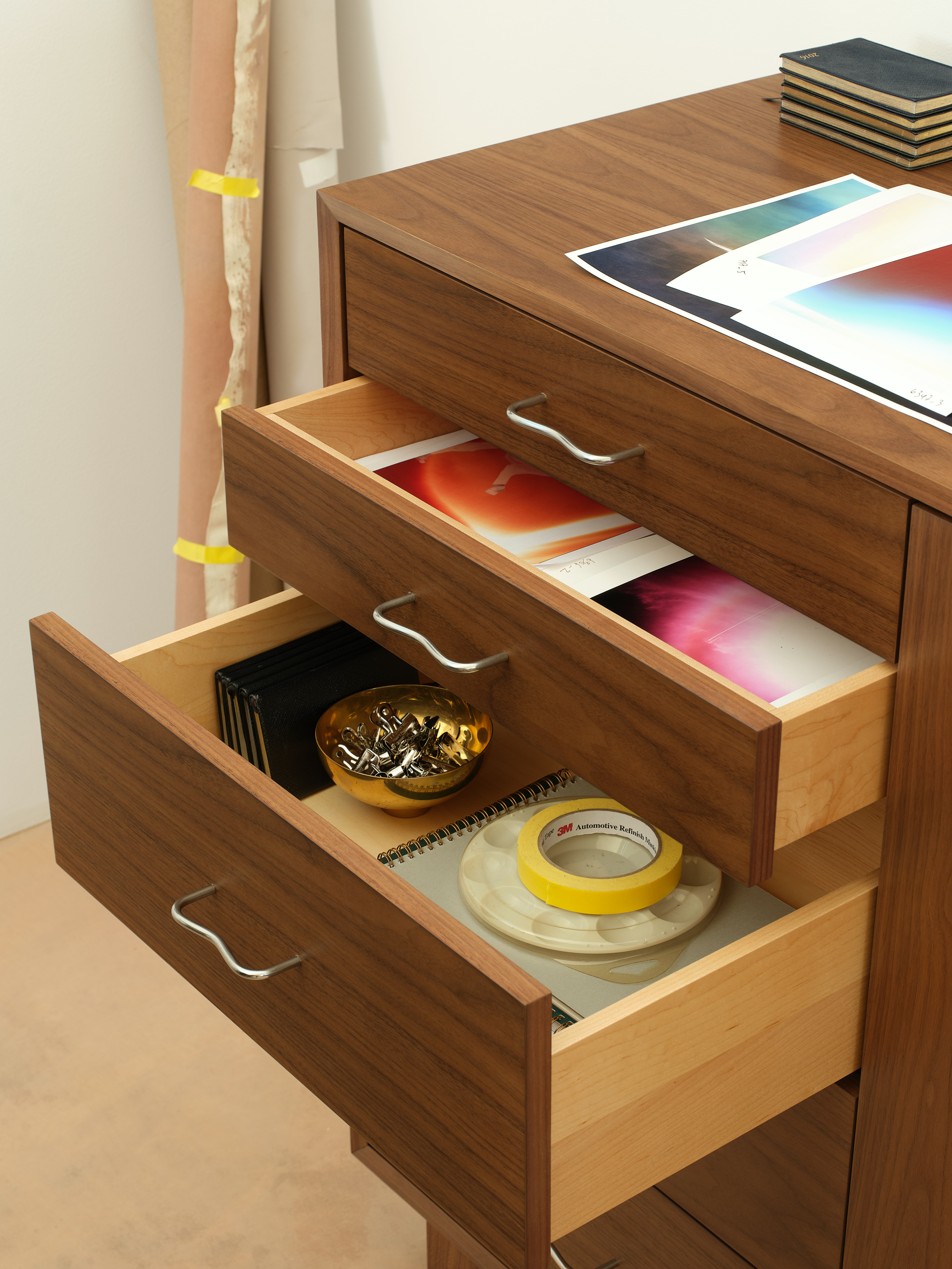 Nelson Basic Cabinet Series - 5-Drawer with Door – Herman Miller Store