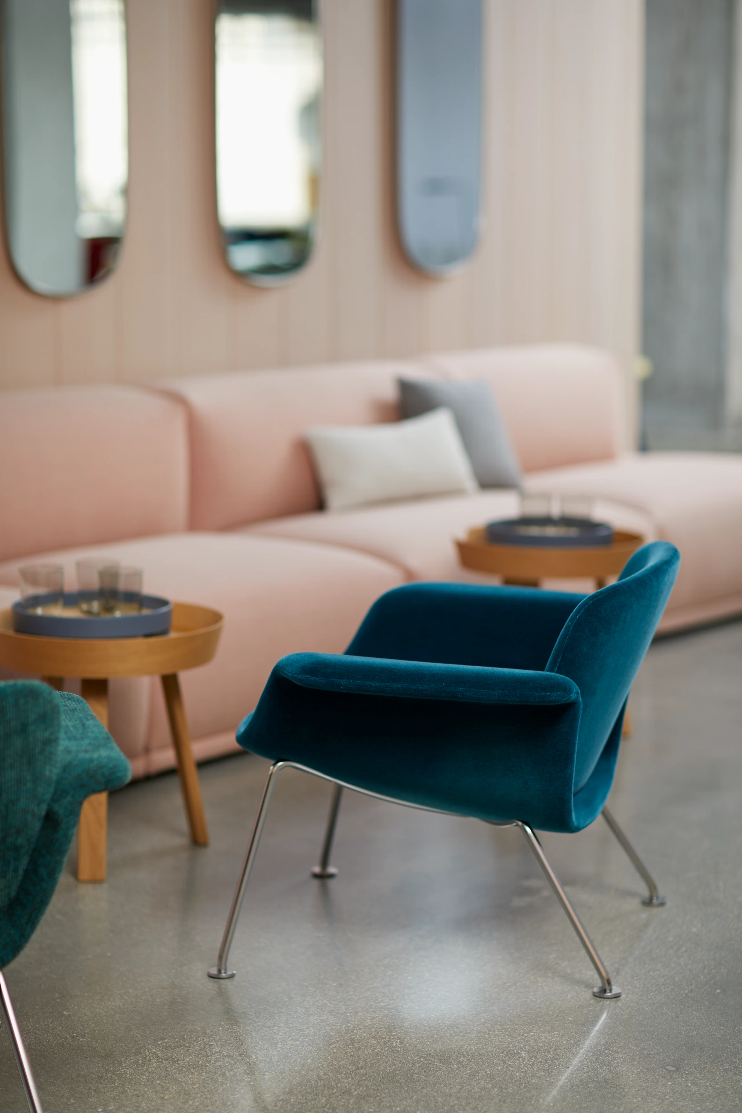 muuto connect sofa around table