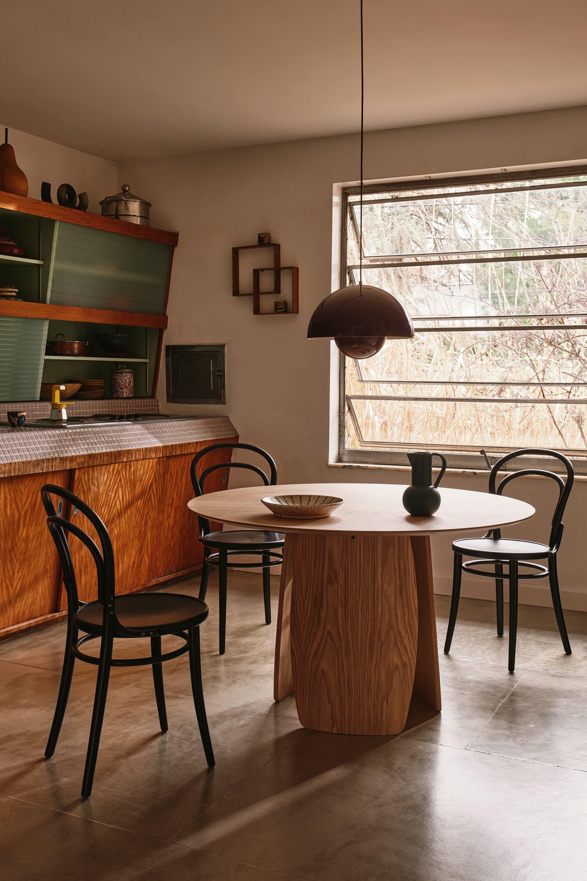 Lorea Dining Table Round in Oak with Era Chair in black