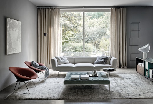 Avio Compact Sofa, Bertoia Diamond Chair, Saarinen Side Table Florence knoll relaxed square bench
