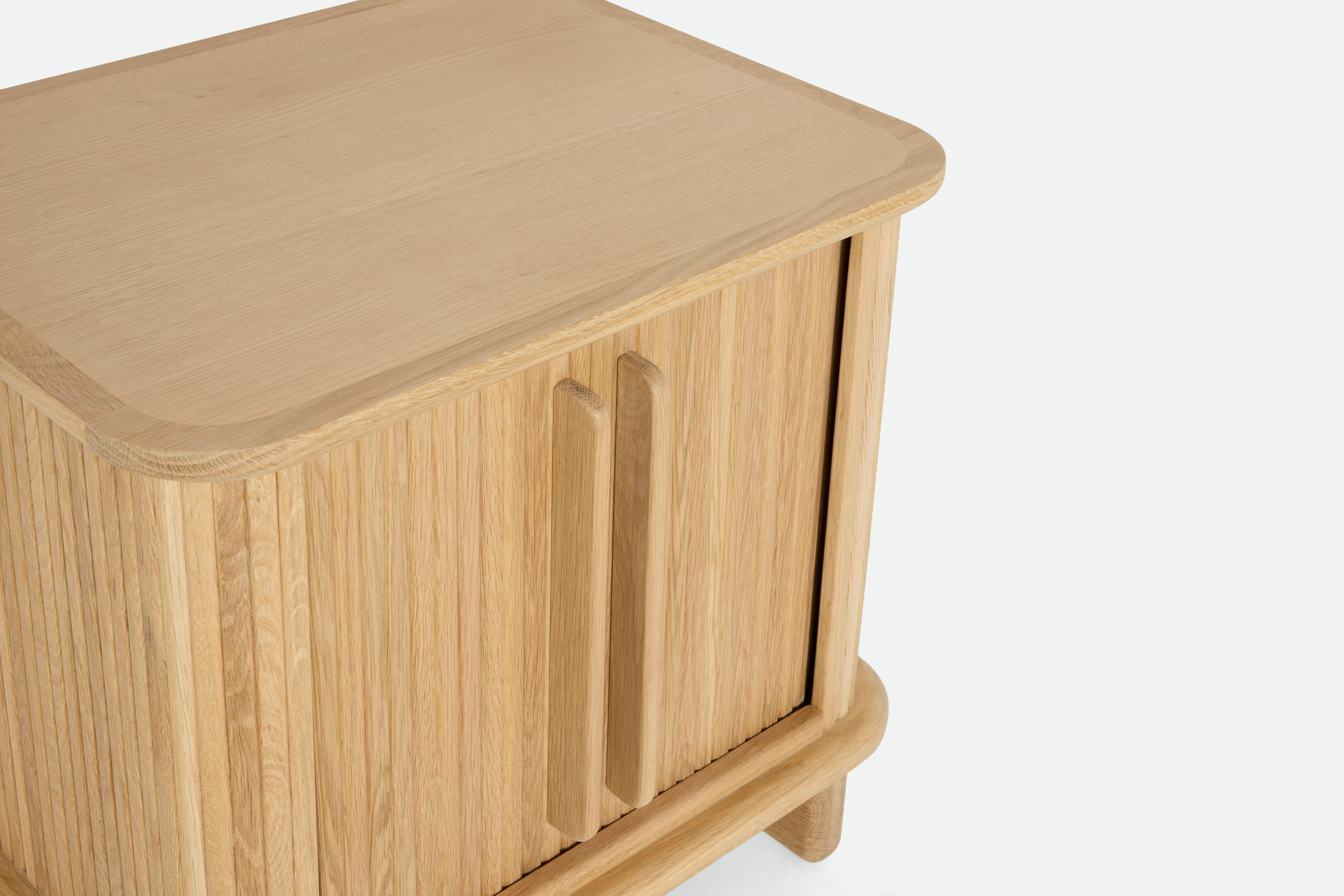 A detailed look at Noviembre Bedside Table in Oak.
