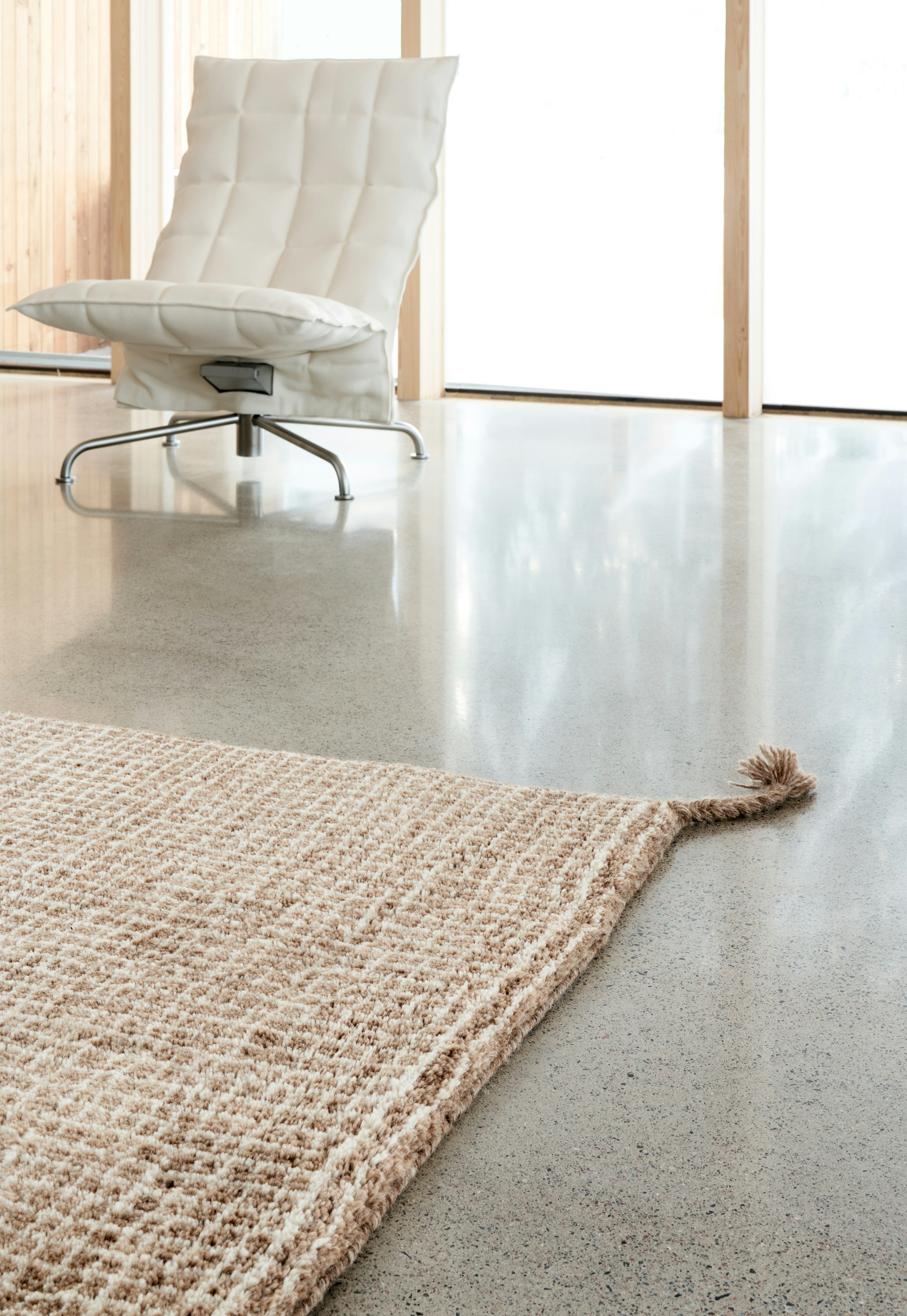 Grid Handknotted Wool Rug - White_Camel, 5.7 x 7.9
