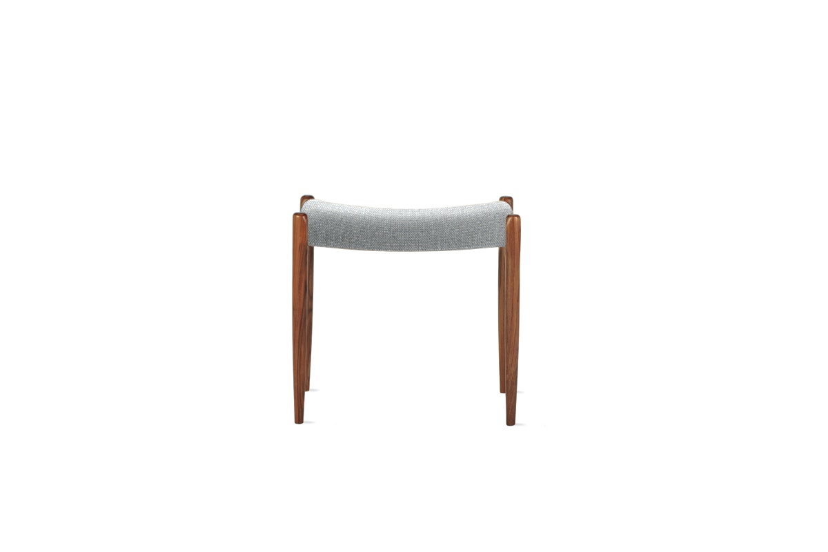 Moller 80A Stool - Walnut,  Album Linen,  Powder