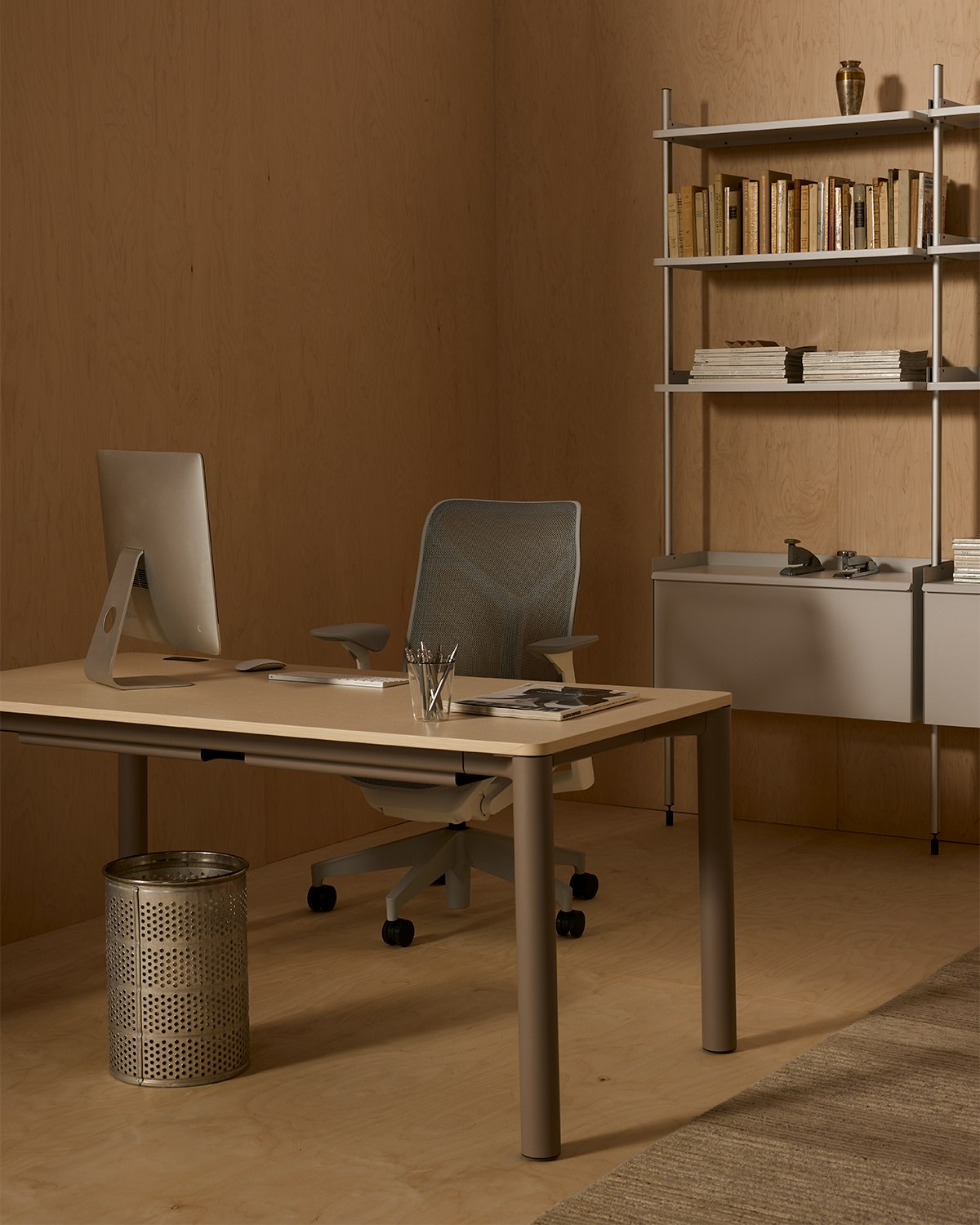 Spout Sit-to-Stand Table