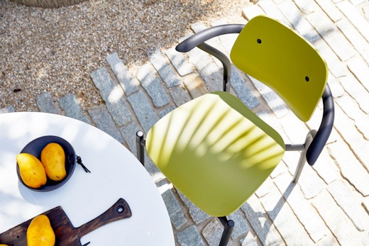 Saarinen Outdoor Dining Table Iquo Armchair