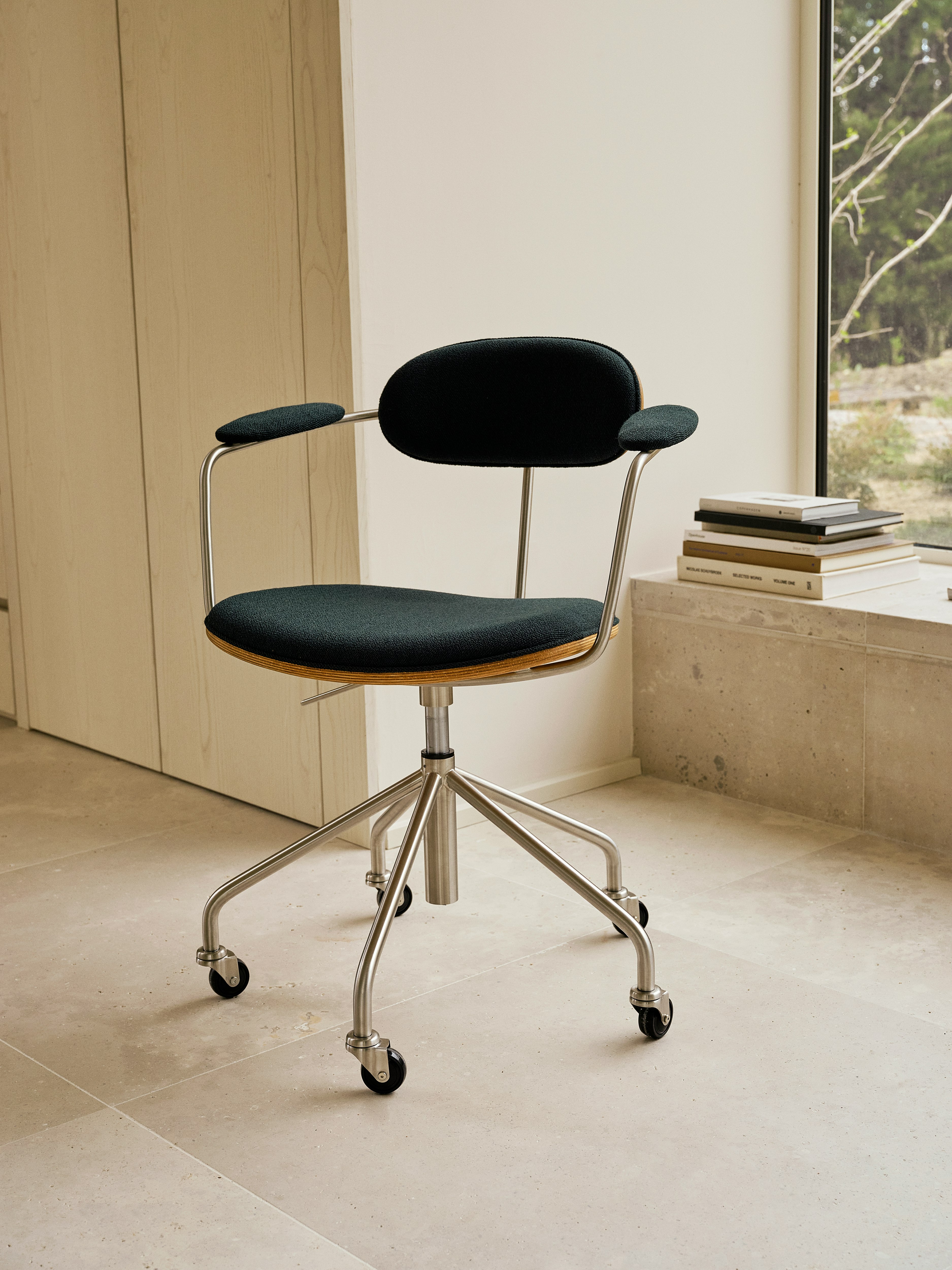 CH621 Swivel Chair