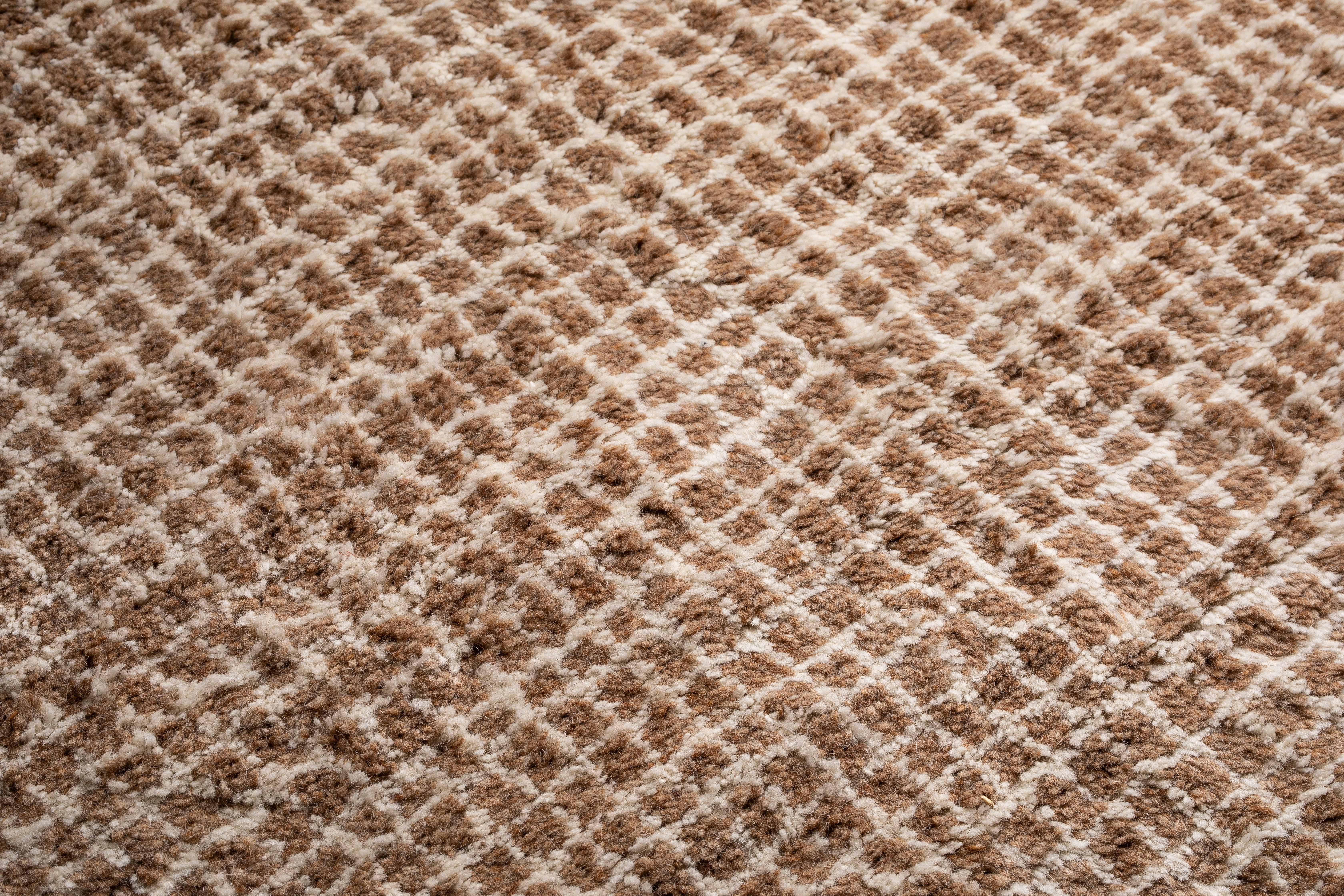 Grid Handknotted Wool Rug - White_Camel, 5.7 x 7.9