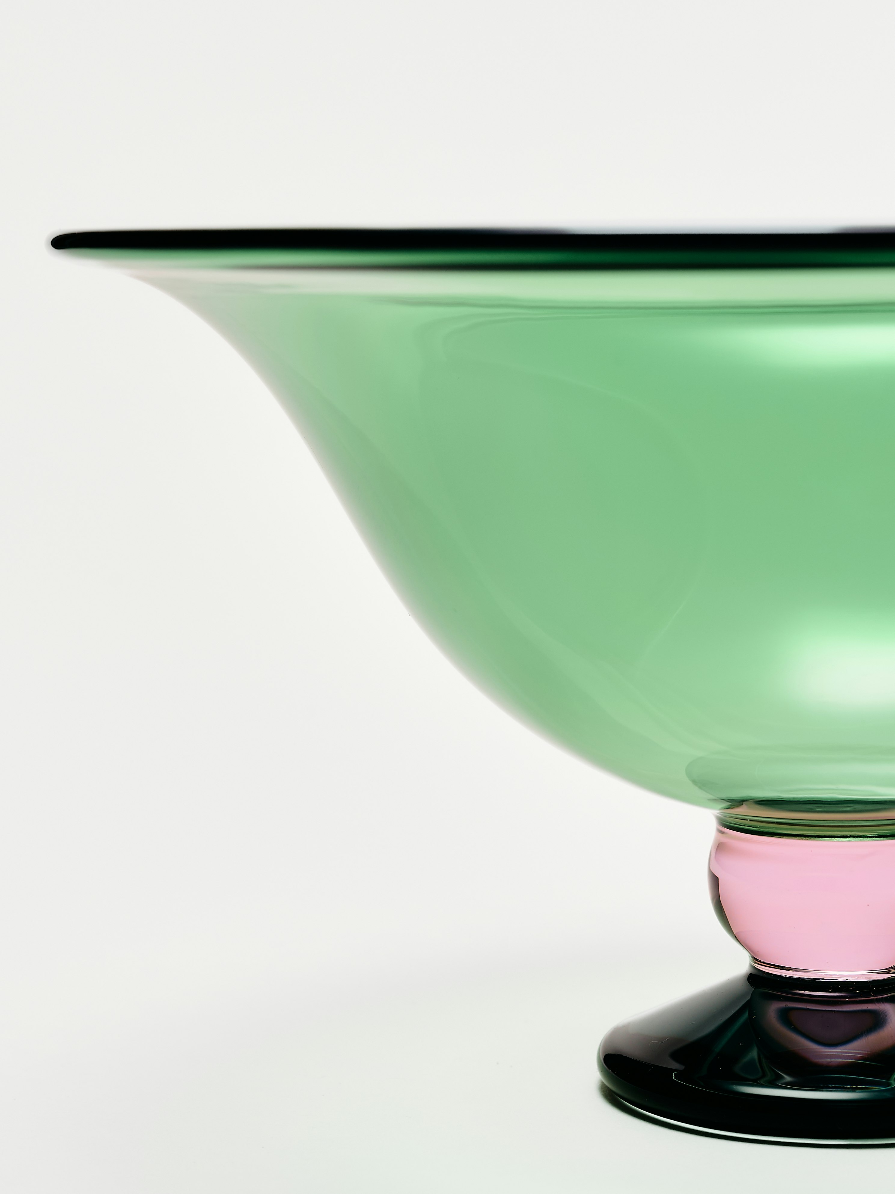 A detailed look at Fruit Bowl in Green Black.