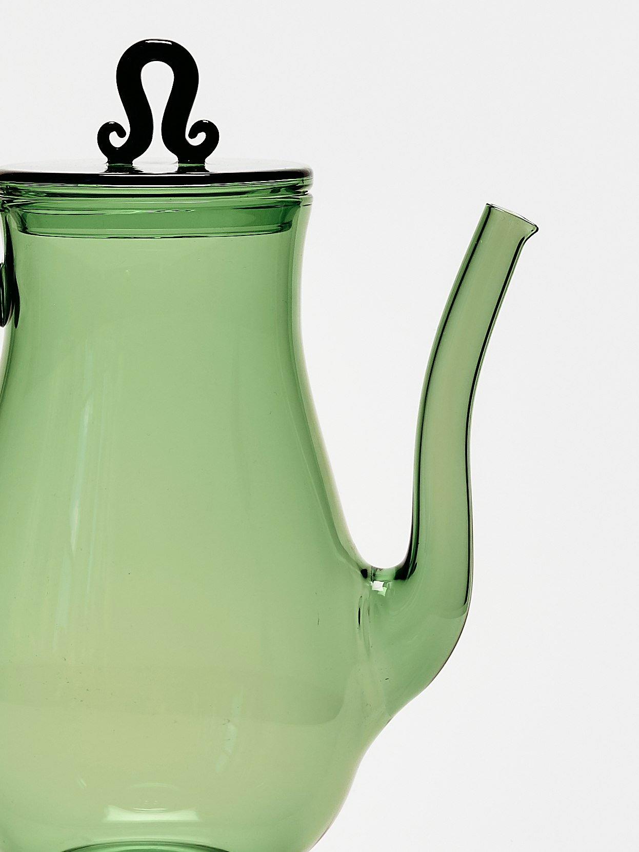 A detailed look at Bell Pot in Green Black.
