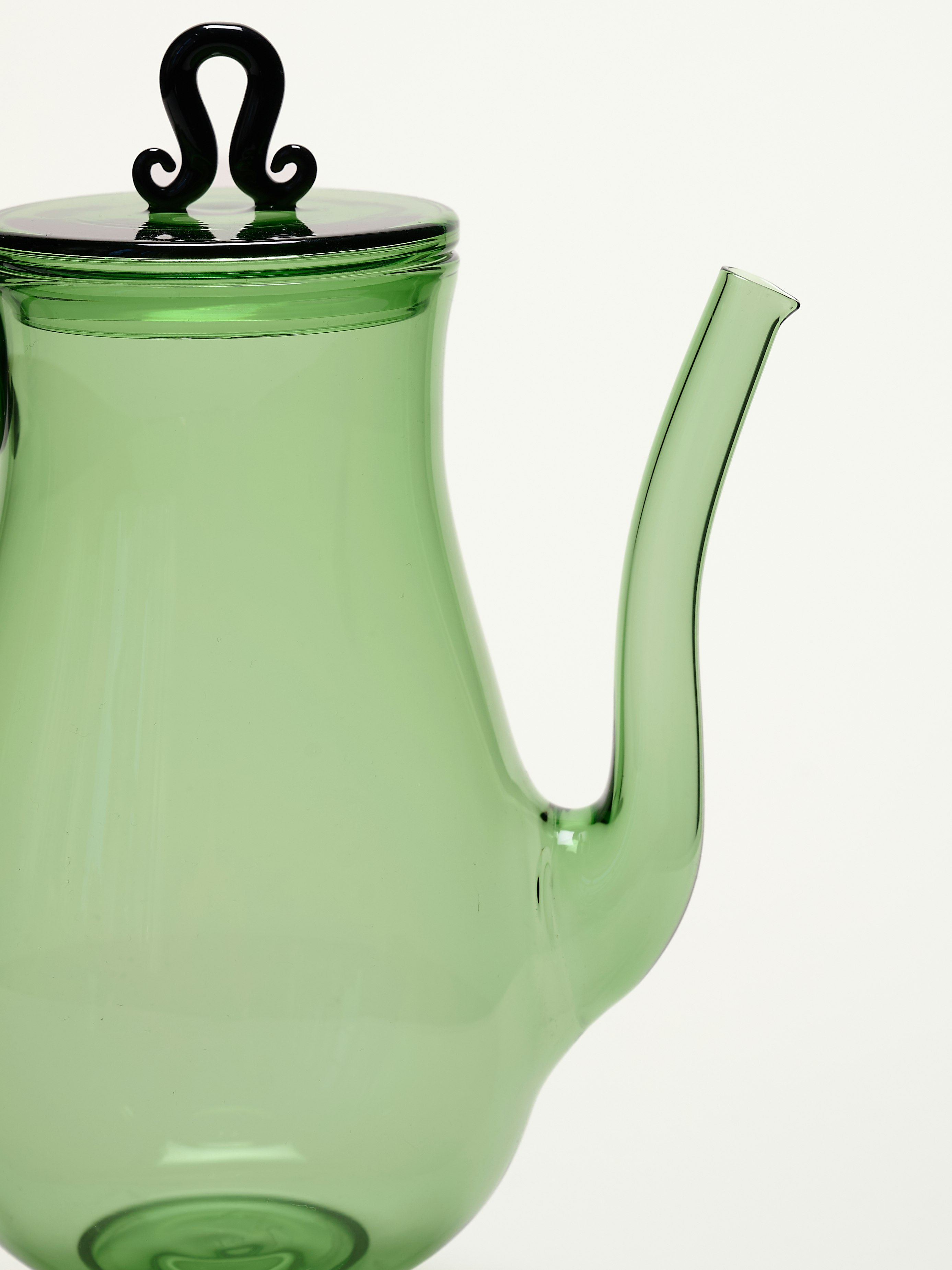 A detailed look at Bell Pot in Green Black.