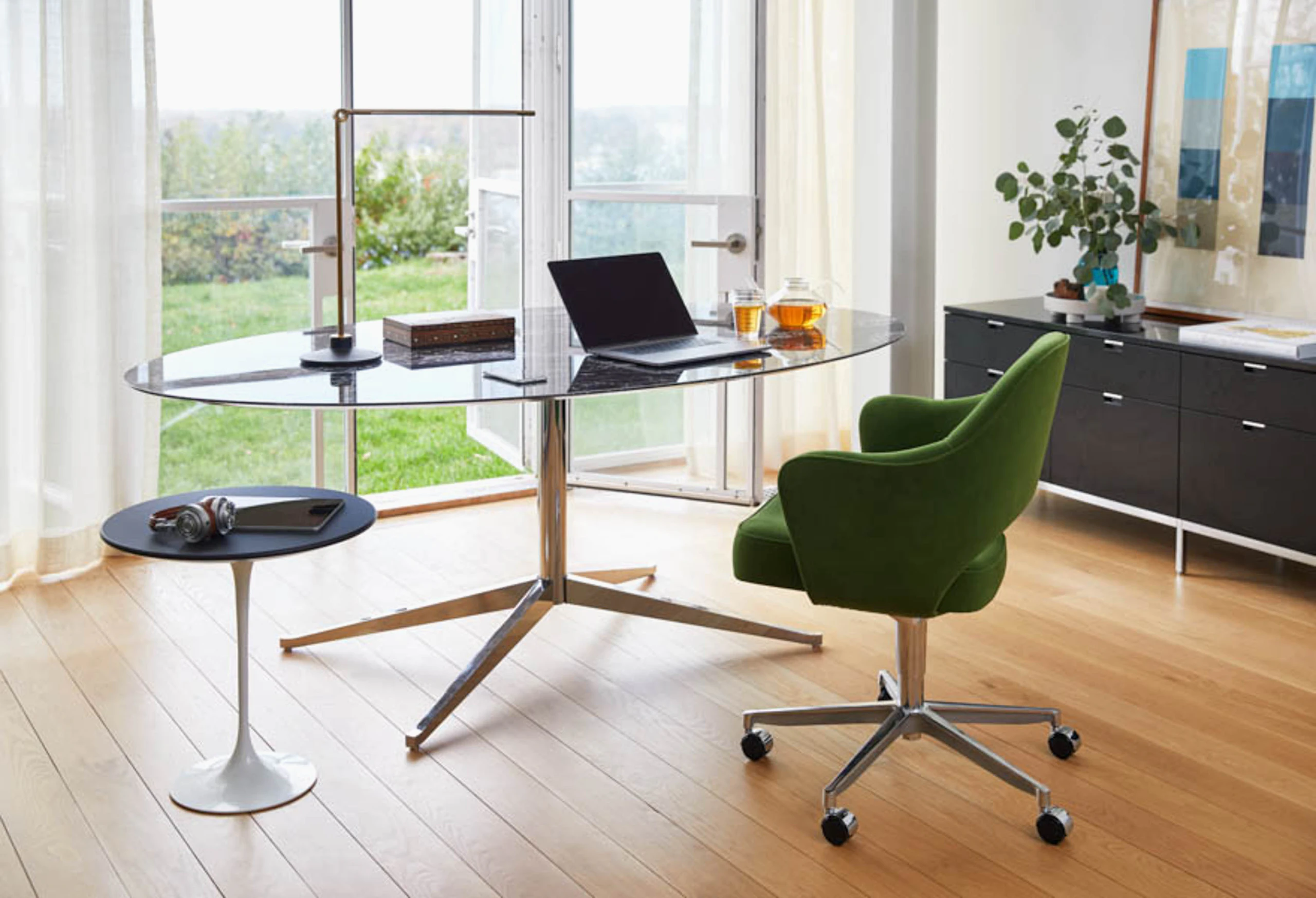 saarinen executive arm chair florence knoll table desk saarinen side table work from home