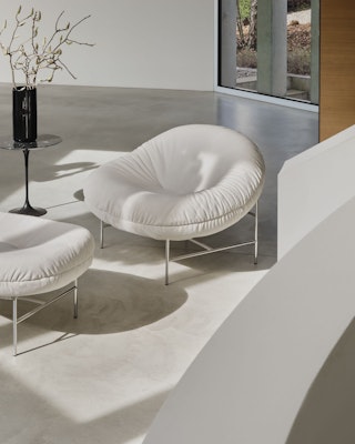 Perron Bun Lounge Chair Ottoman Saarinen Side Table