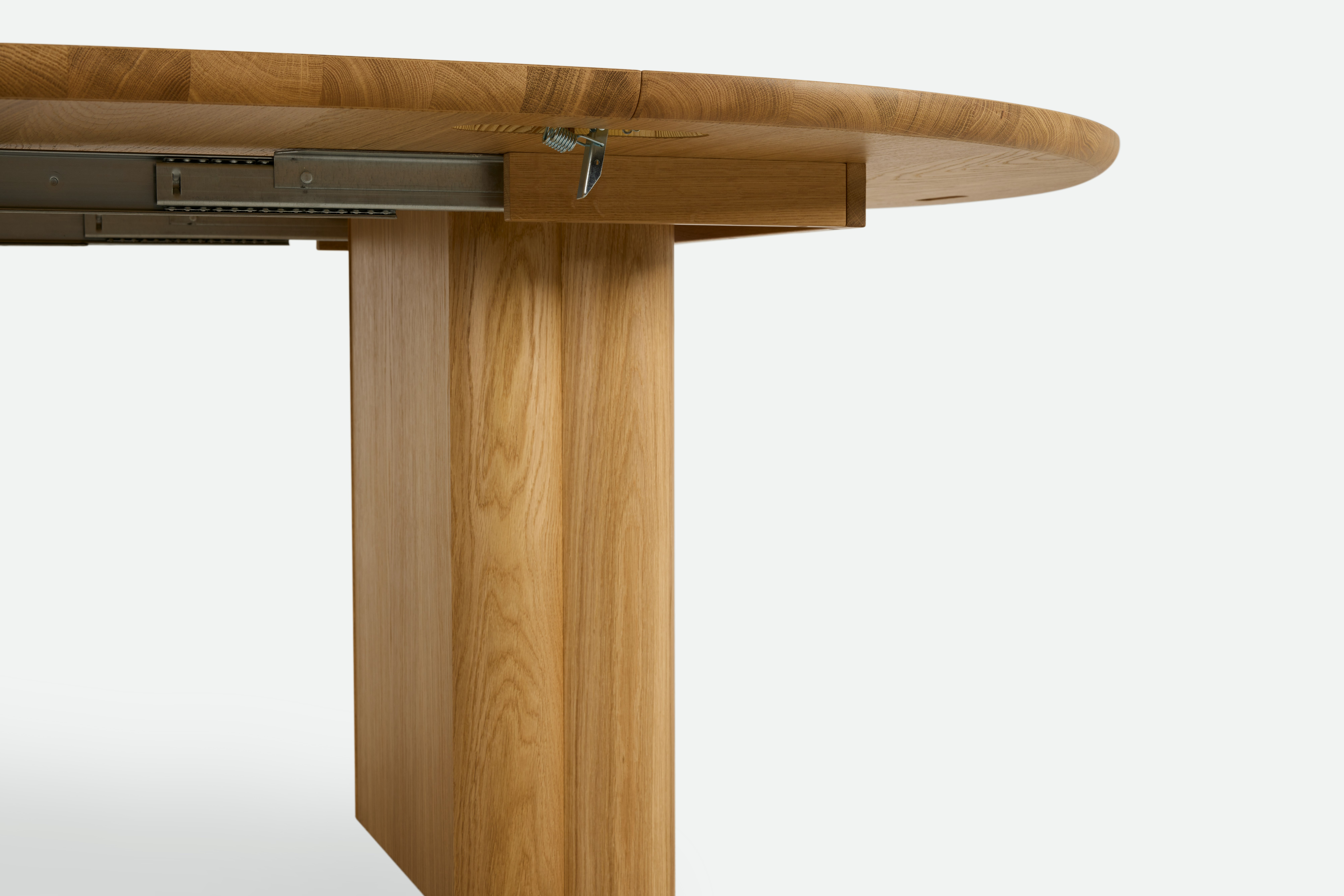 Plush Extension Dining Table - oak