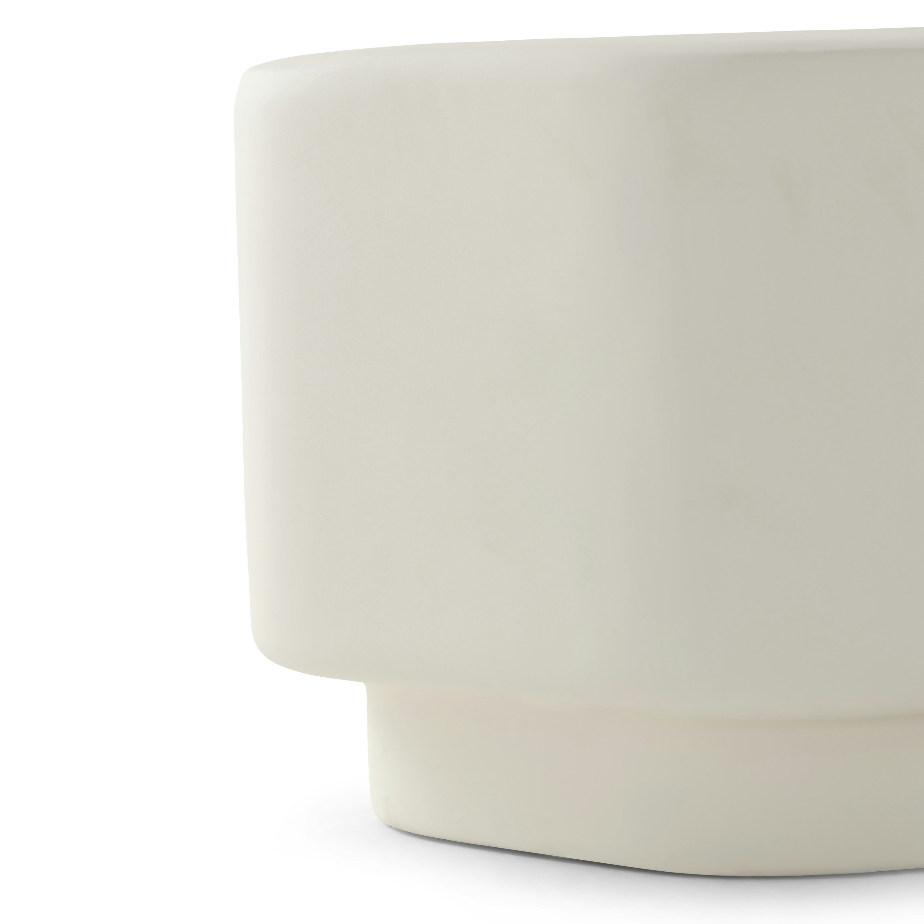 A detailed look at a Khouie Planter in white.