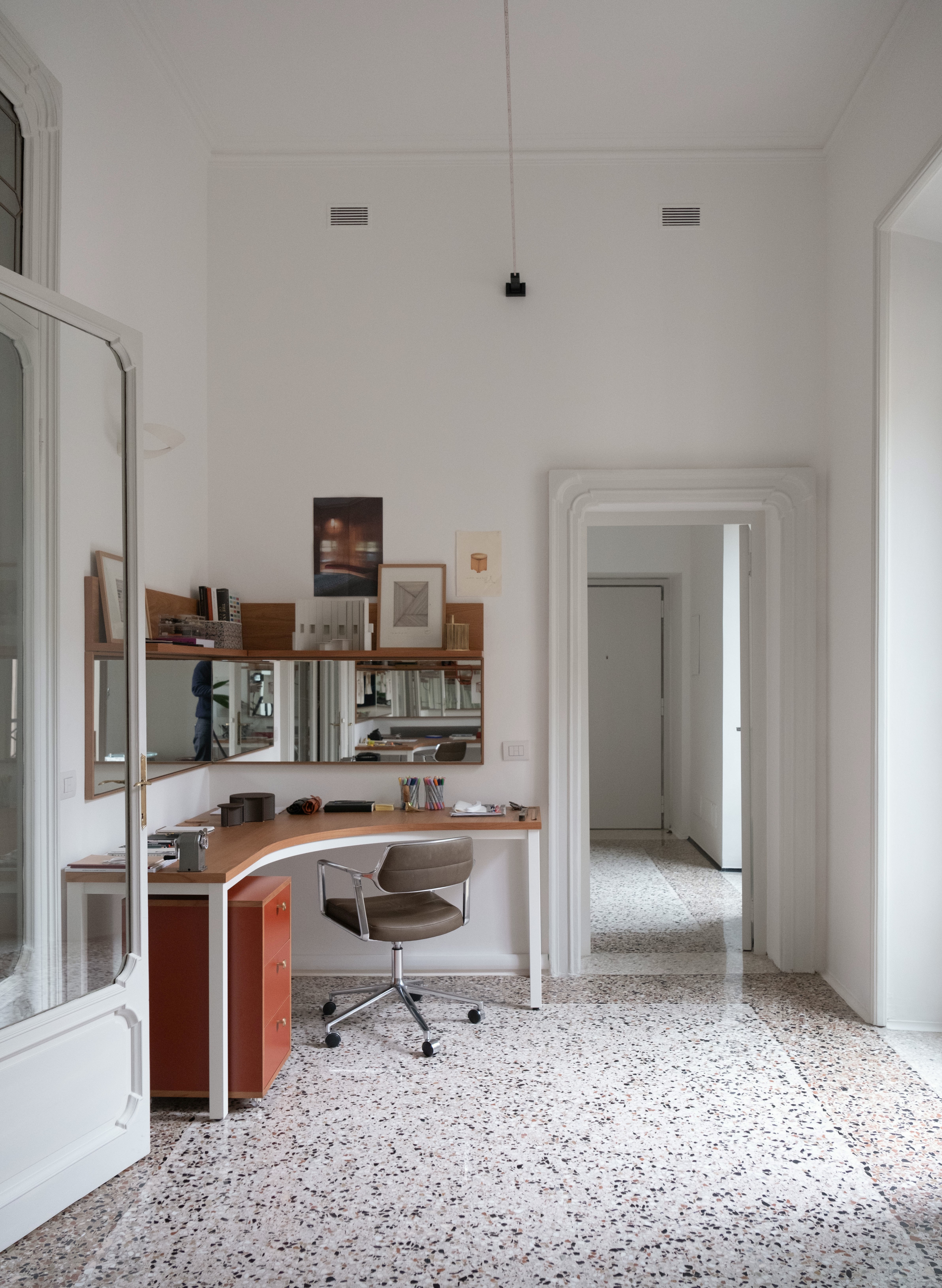 Vipp453+ Swivel Chair