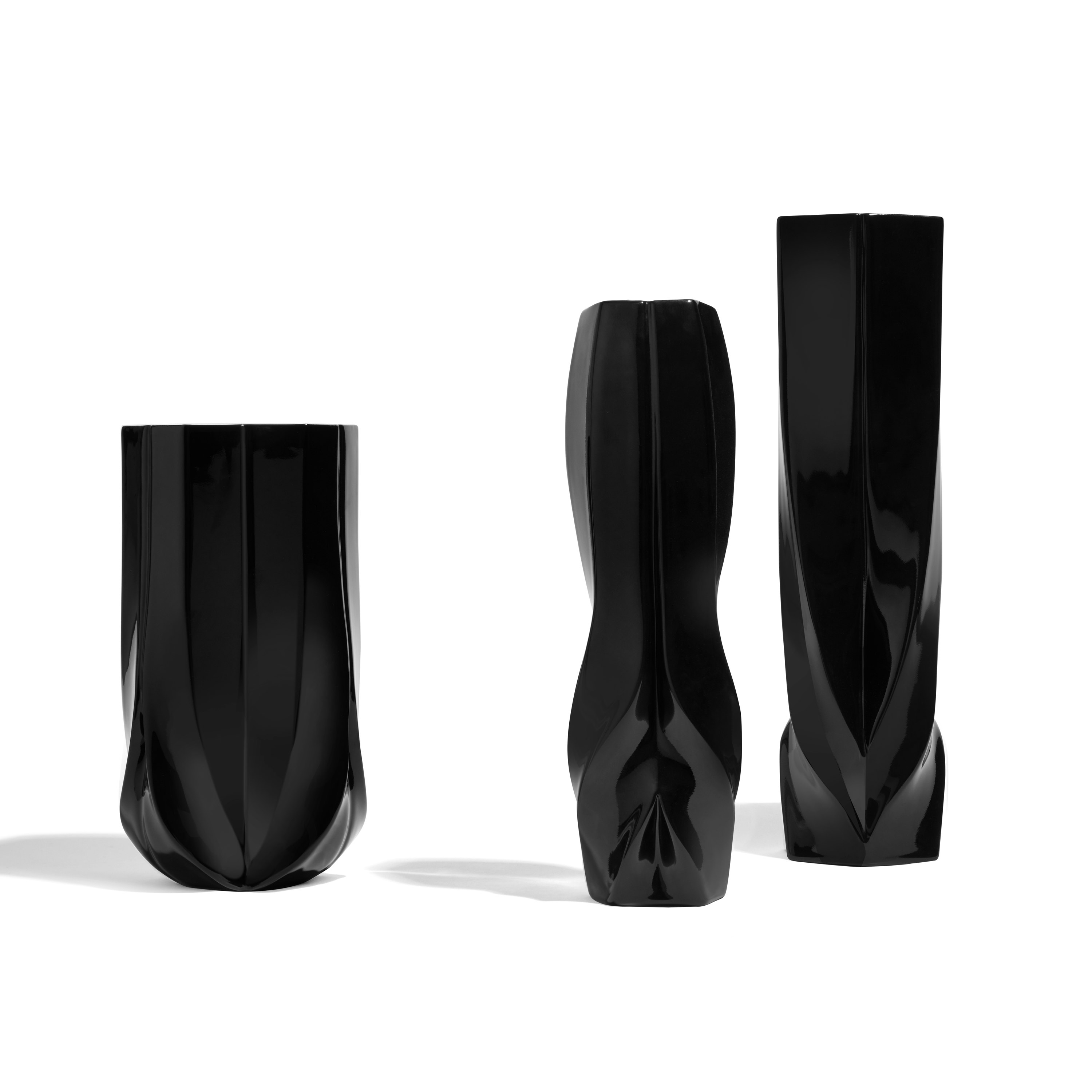 A detailed look at Braid Vase in Wide, Black.