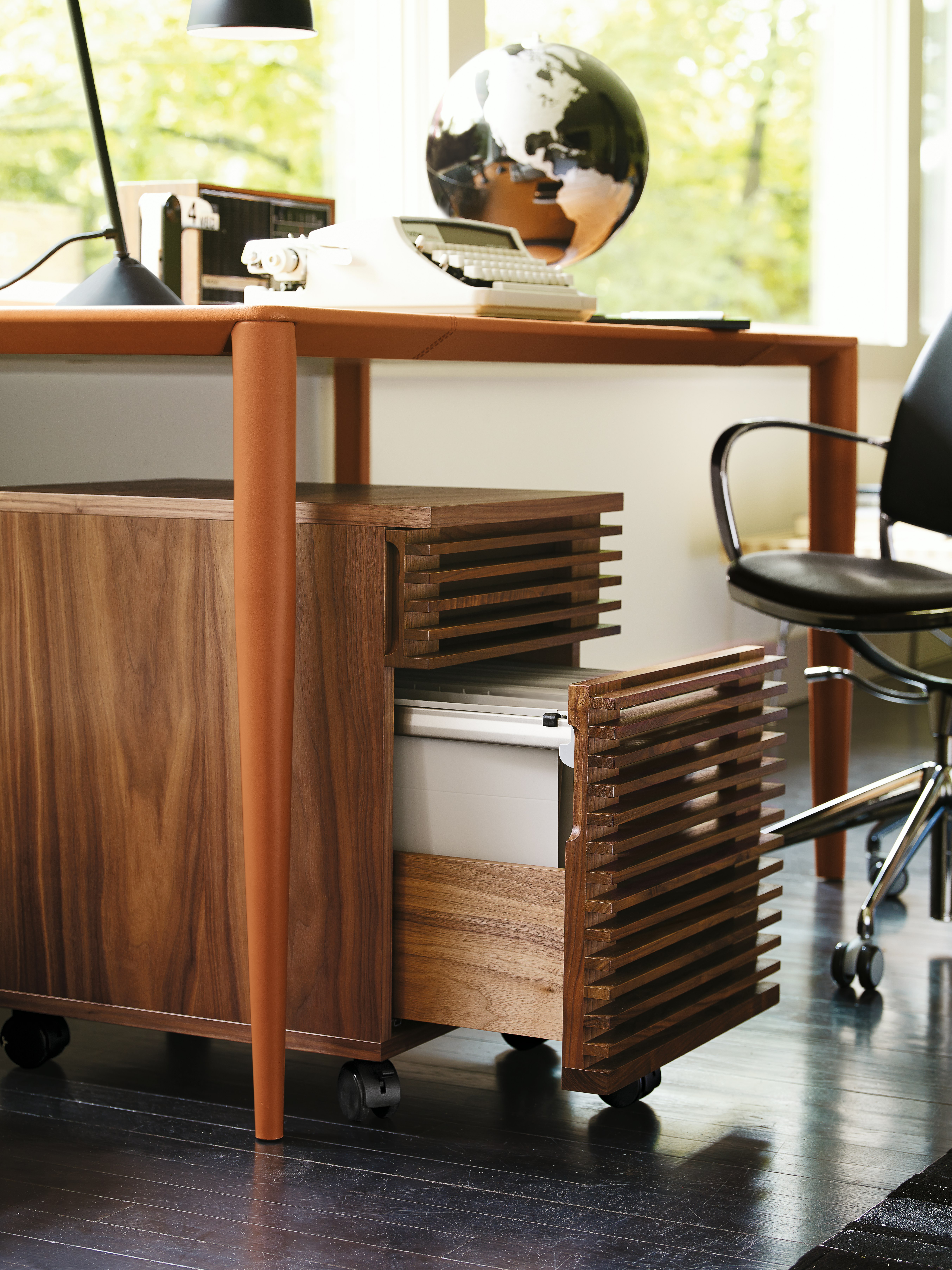Line Pedestal