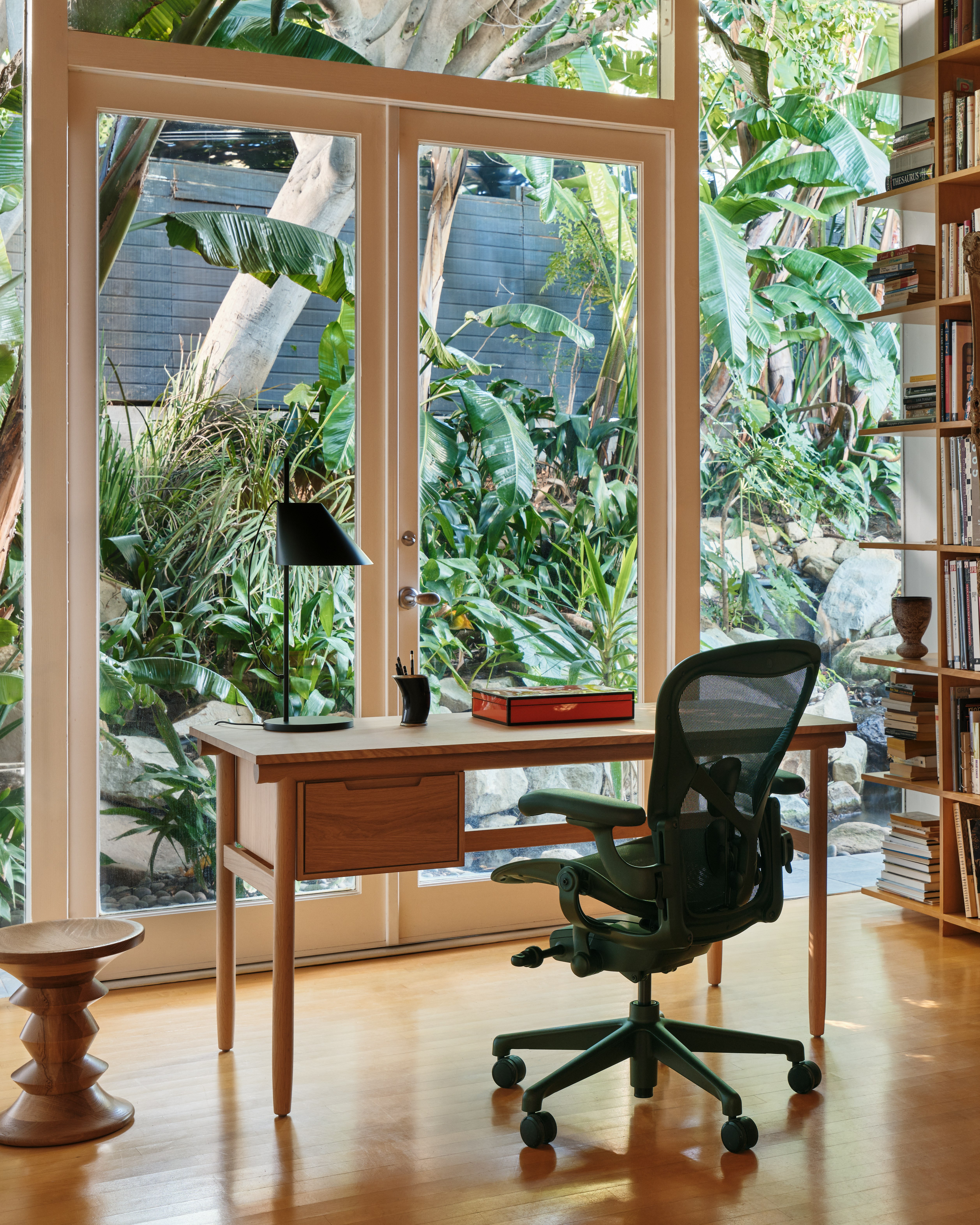 Aeron Chair in Jasper at a Raleigh Desk