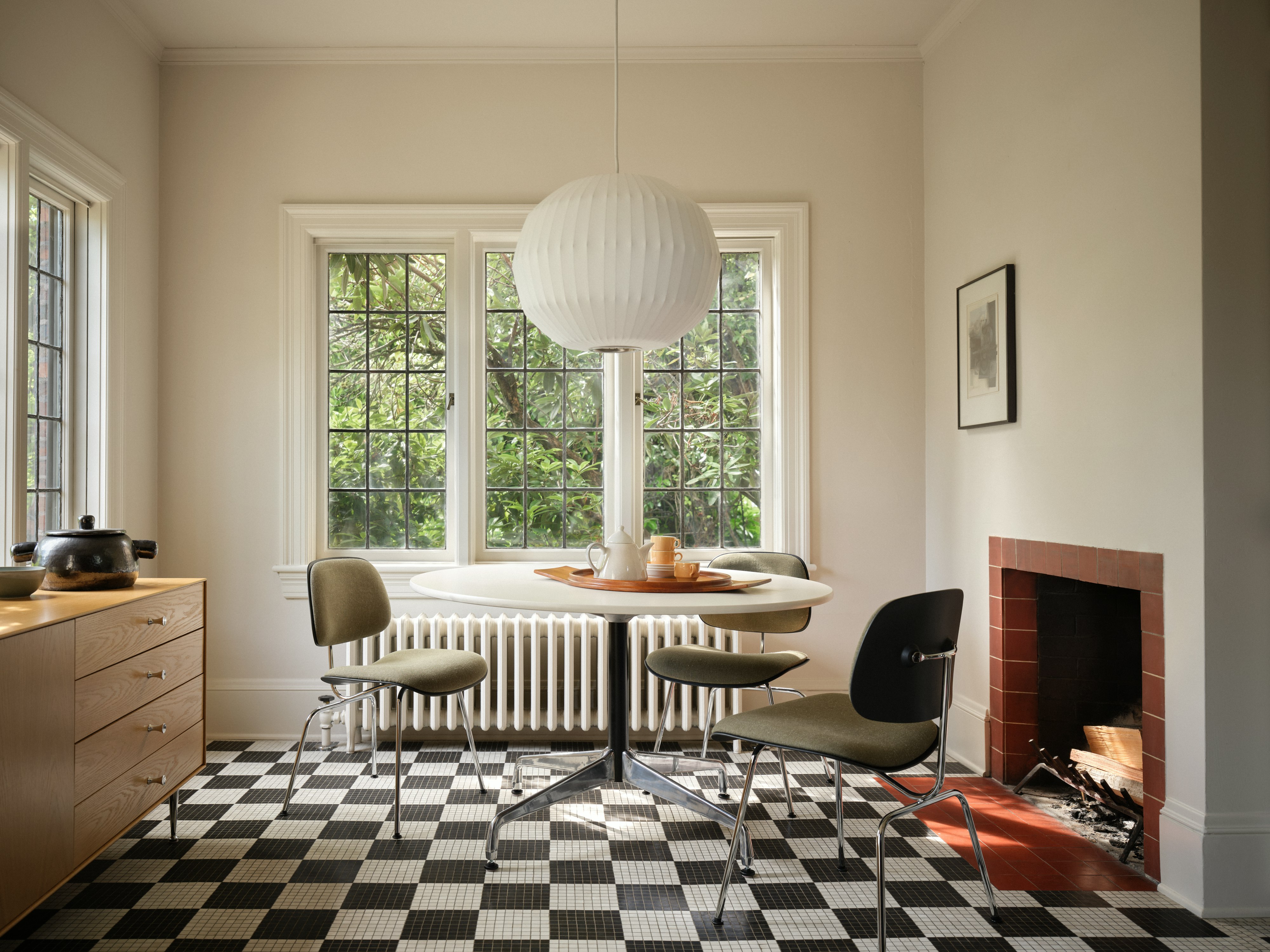 Eames Molded Plastic Dining Chair (EC-127)