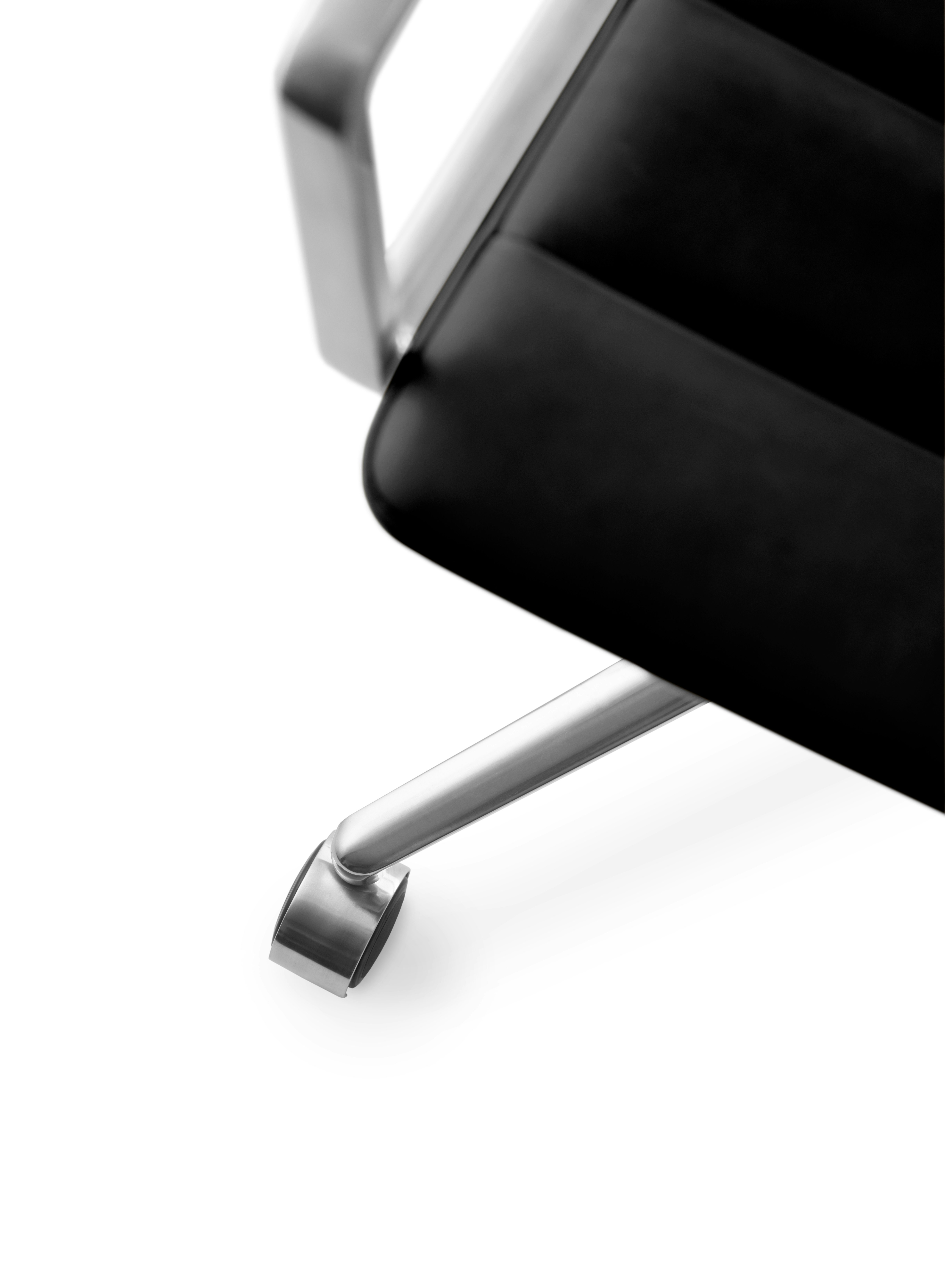 A detailed look at the Vipp452 Swivel Chair.