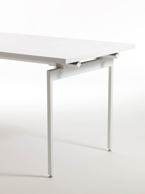 Antenna Workspaces freestanding desk Detail