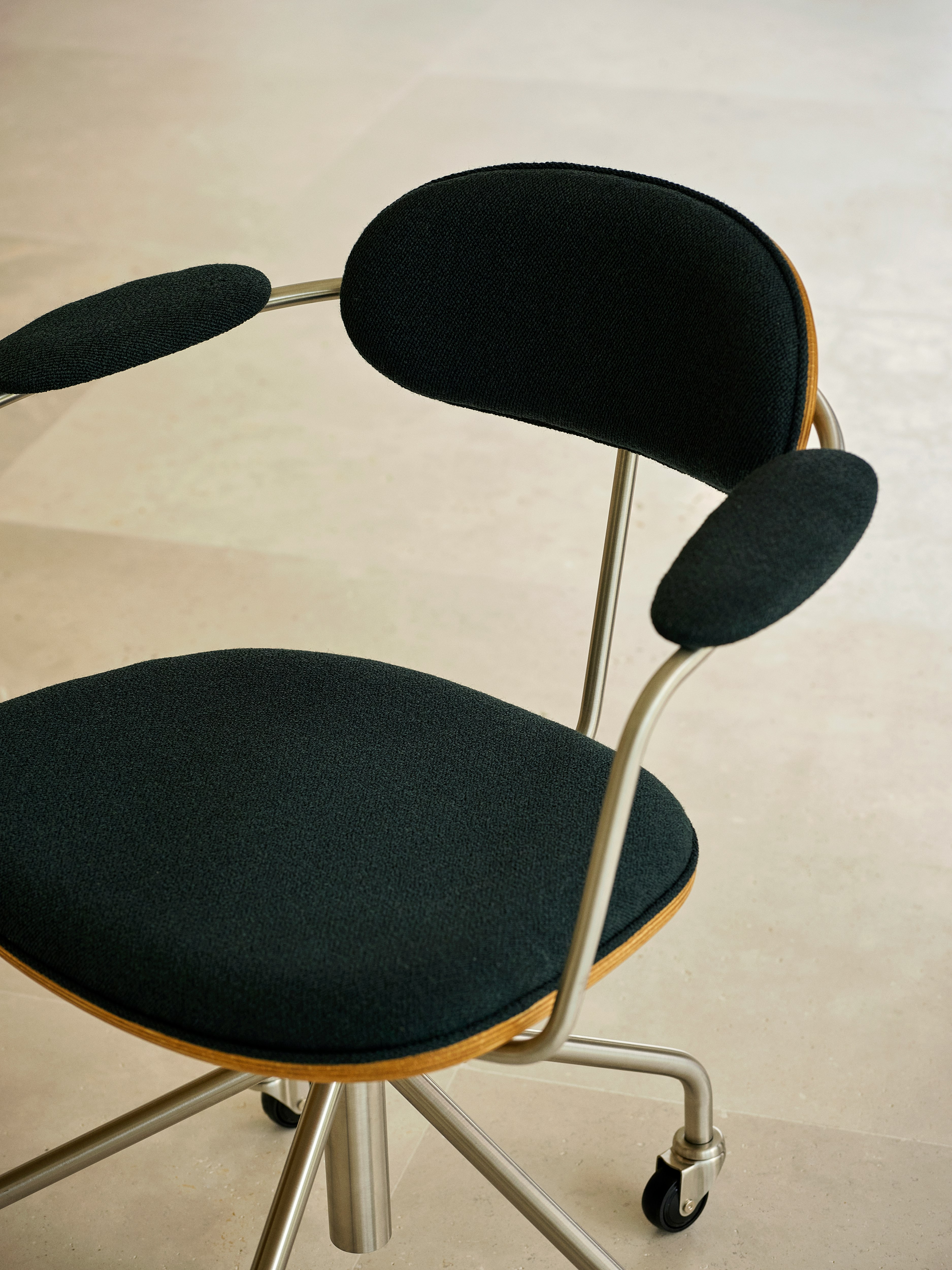 CH621 Swivel Chair