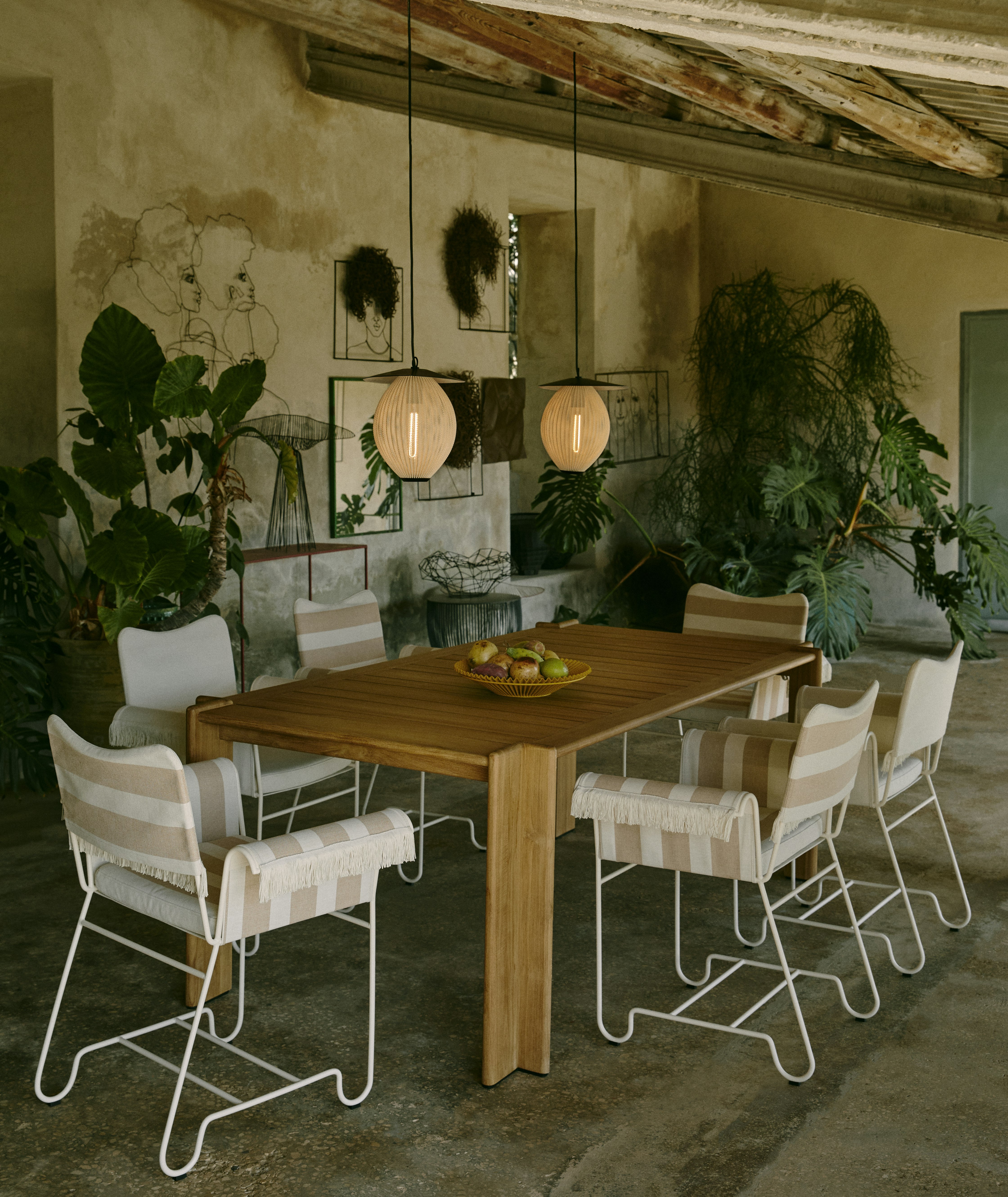 Atmosfera Dining Table