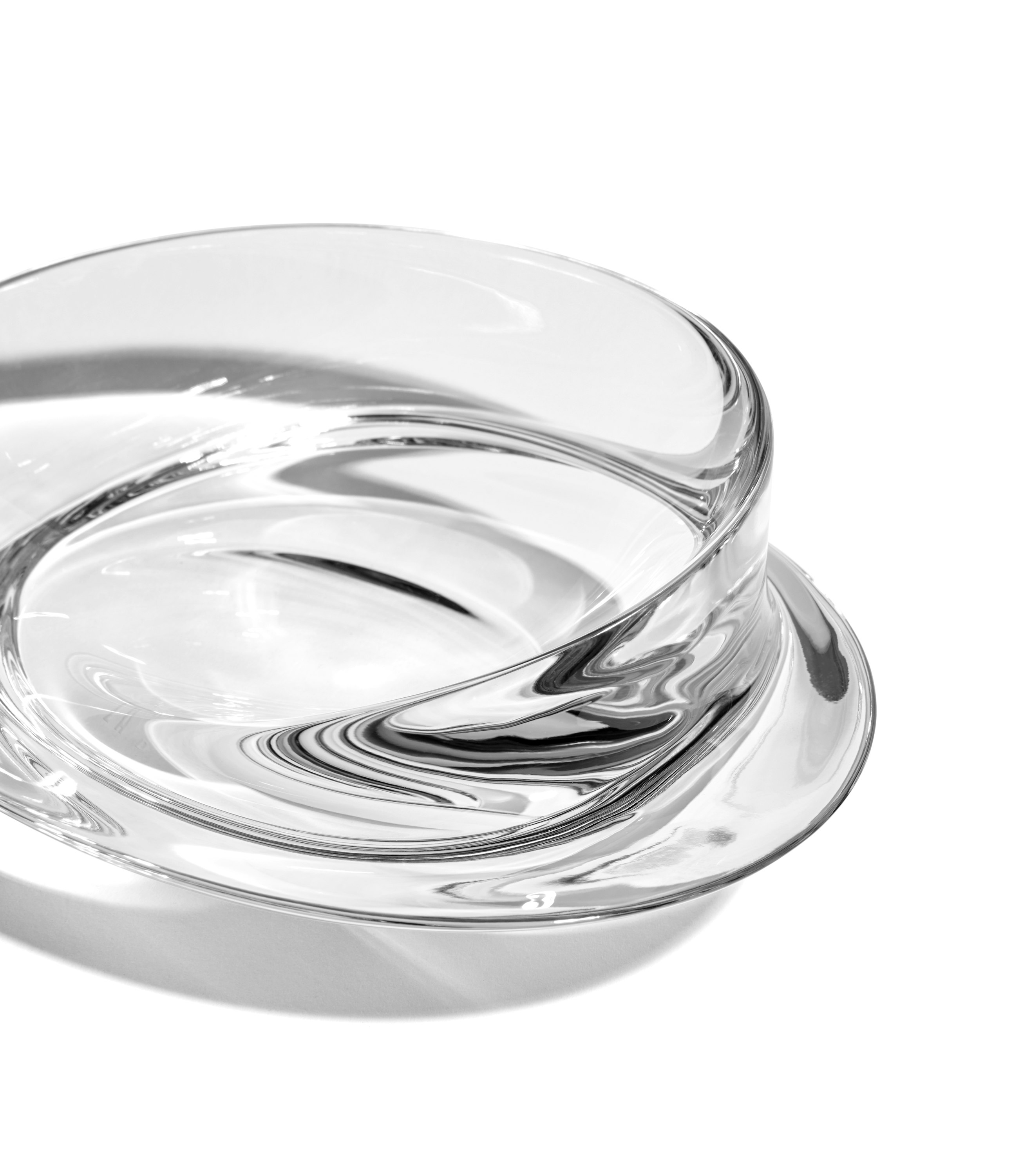 A detailed look at Swirl Bowl in Small, Glass.